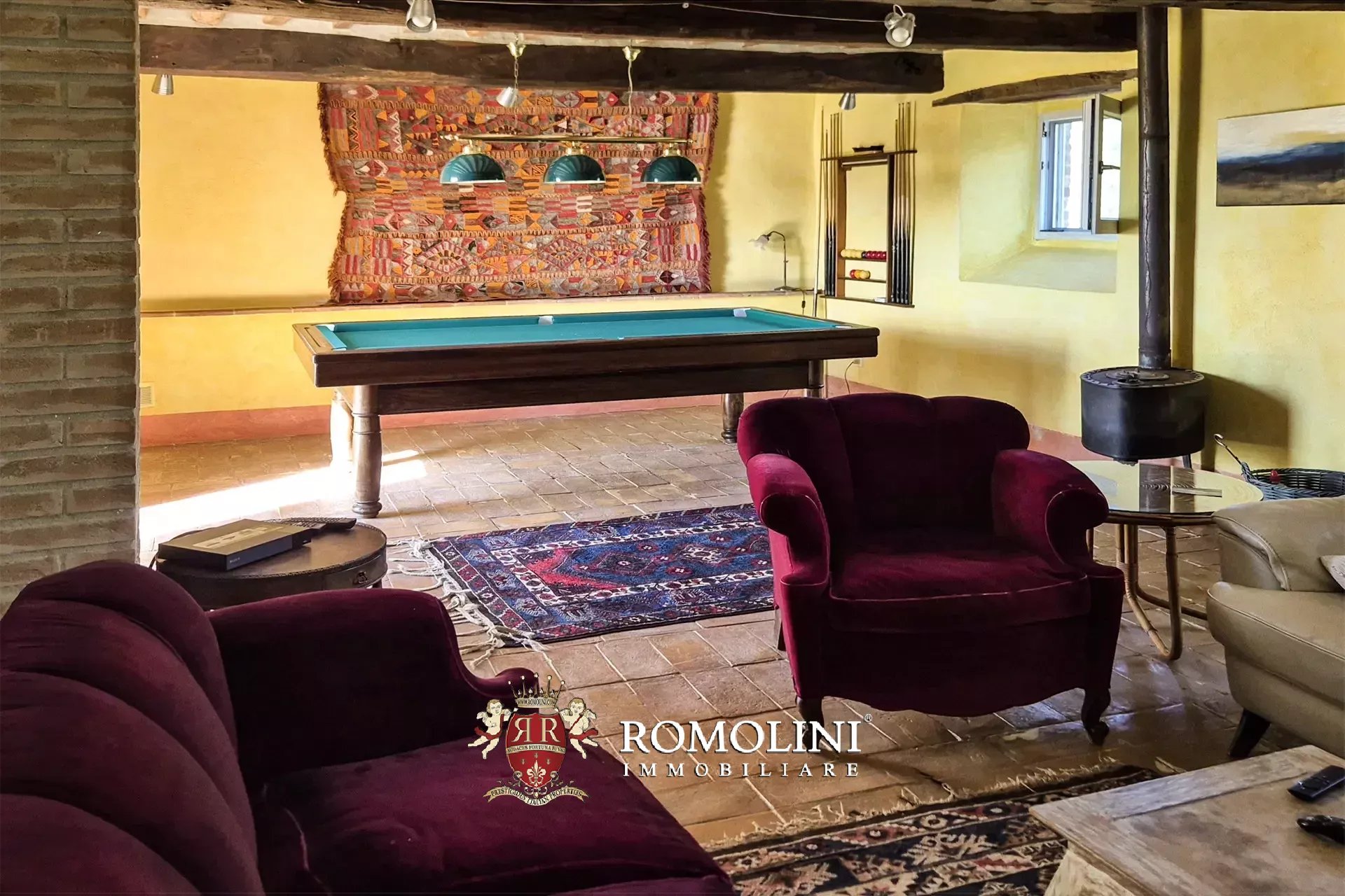 RUSTIC FARMHOUSE WITH POOL FOR SALE IN MOUNT AMIATA, MAREMMA