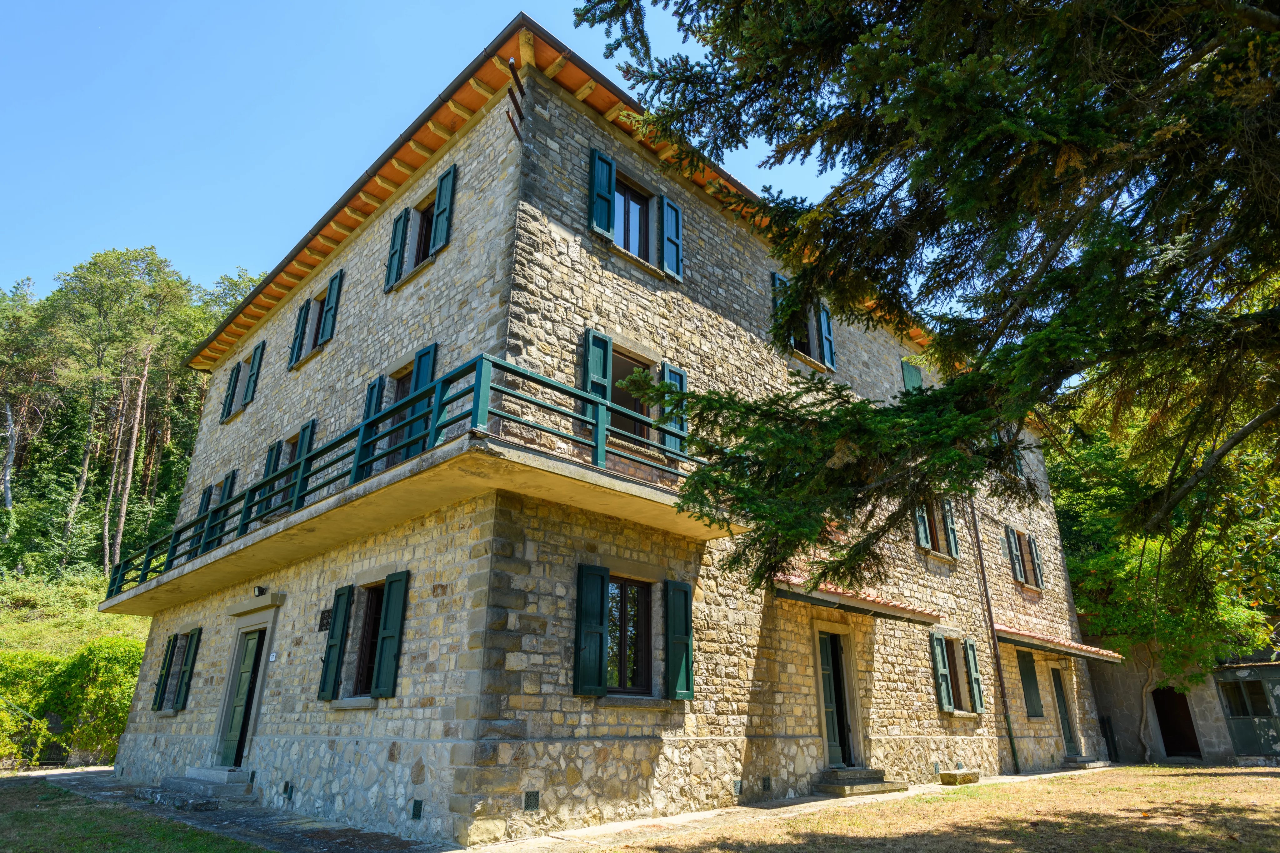 Prestigious estate with villas and private reserve in the heart of Mugello