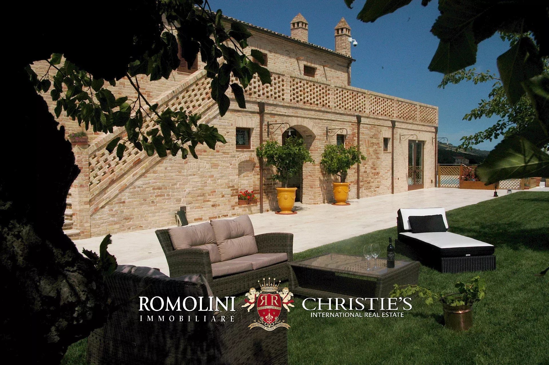 6 Bedroom Vineyard's Image 16
