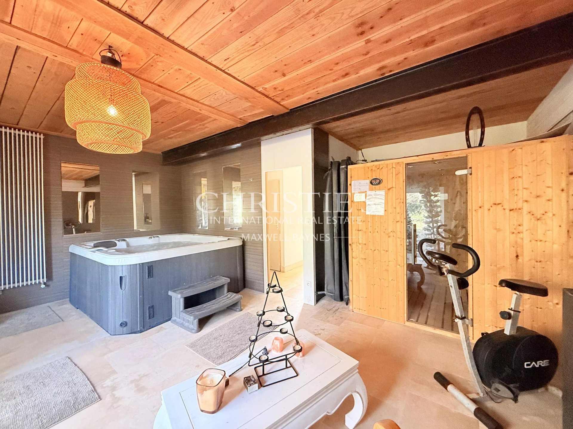 9 Bedroom Villa/Townhouse's Image 34