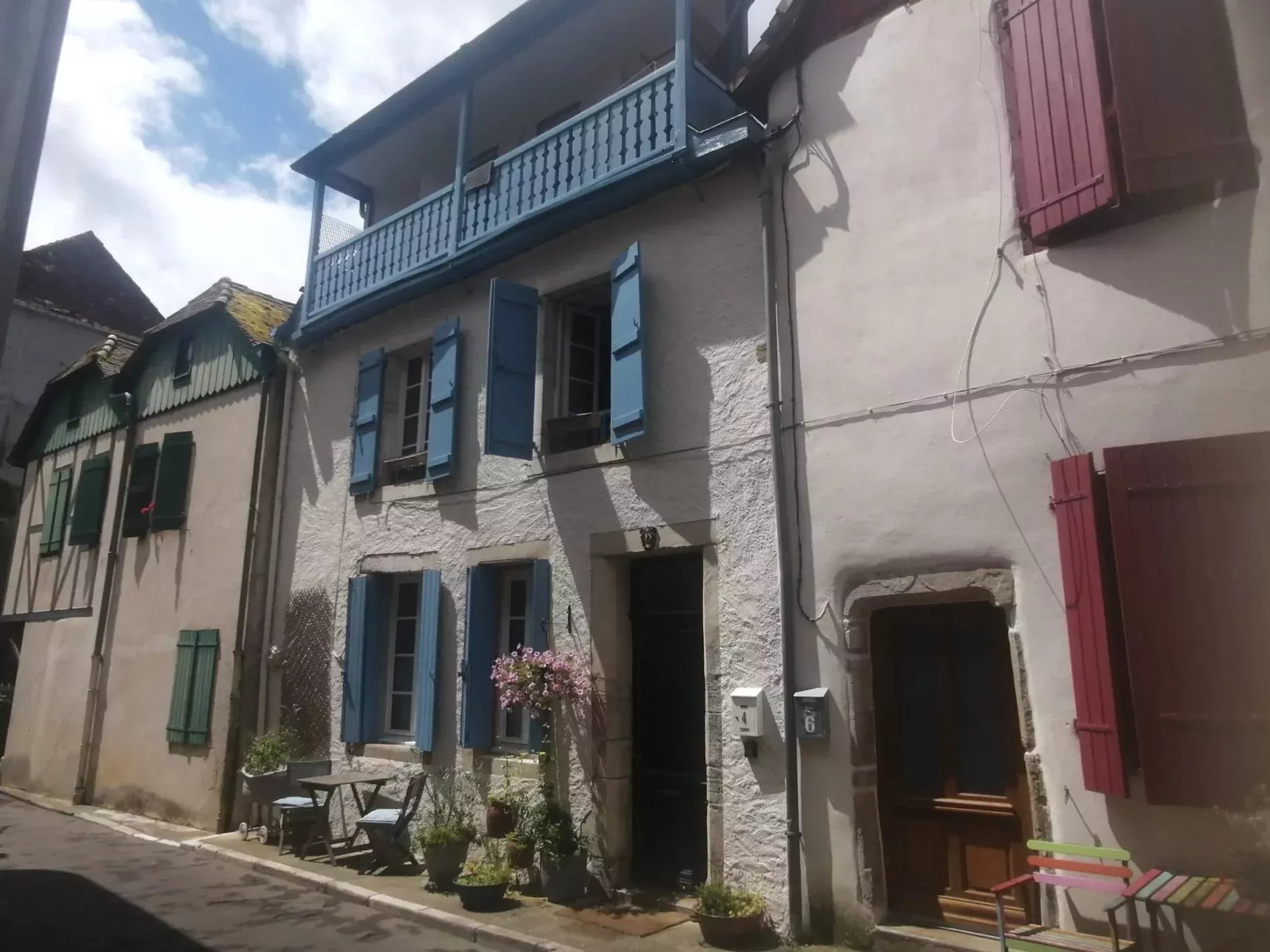Charming 16th Century townhouse, walking distance to thermal spa and amenities
