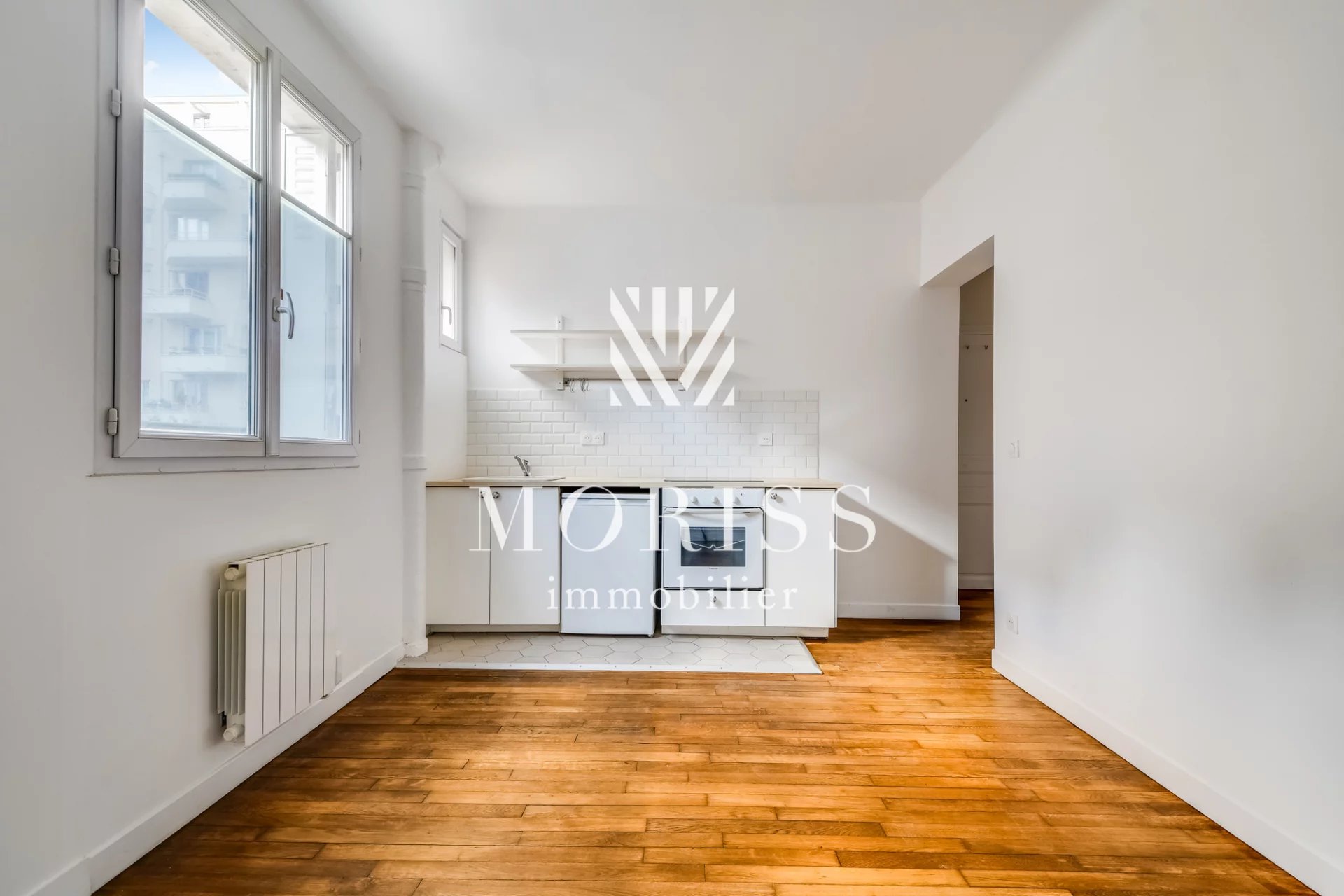 2 PIÈCES REFAIT A NEUF / 31 M² / TRAVERSANT / LUMINEUX / LIGNES - Image Array