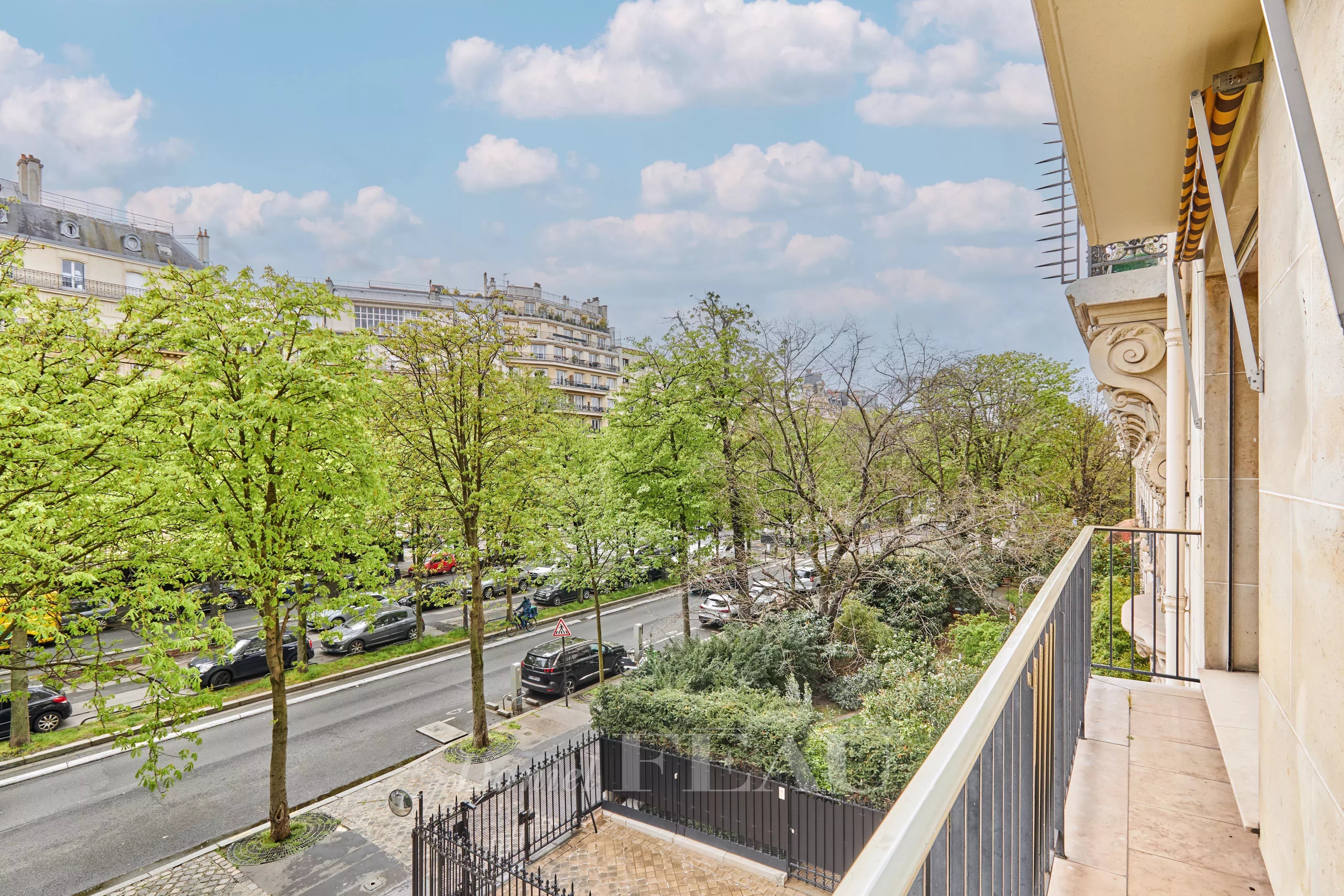 Paris 16th District –  A furnished one-bed apartment