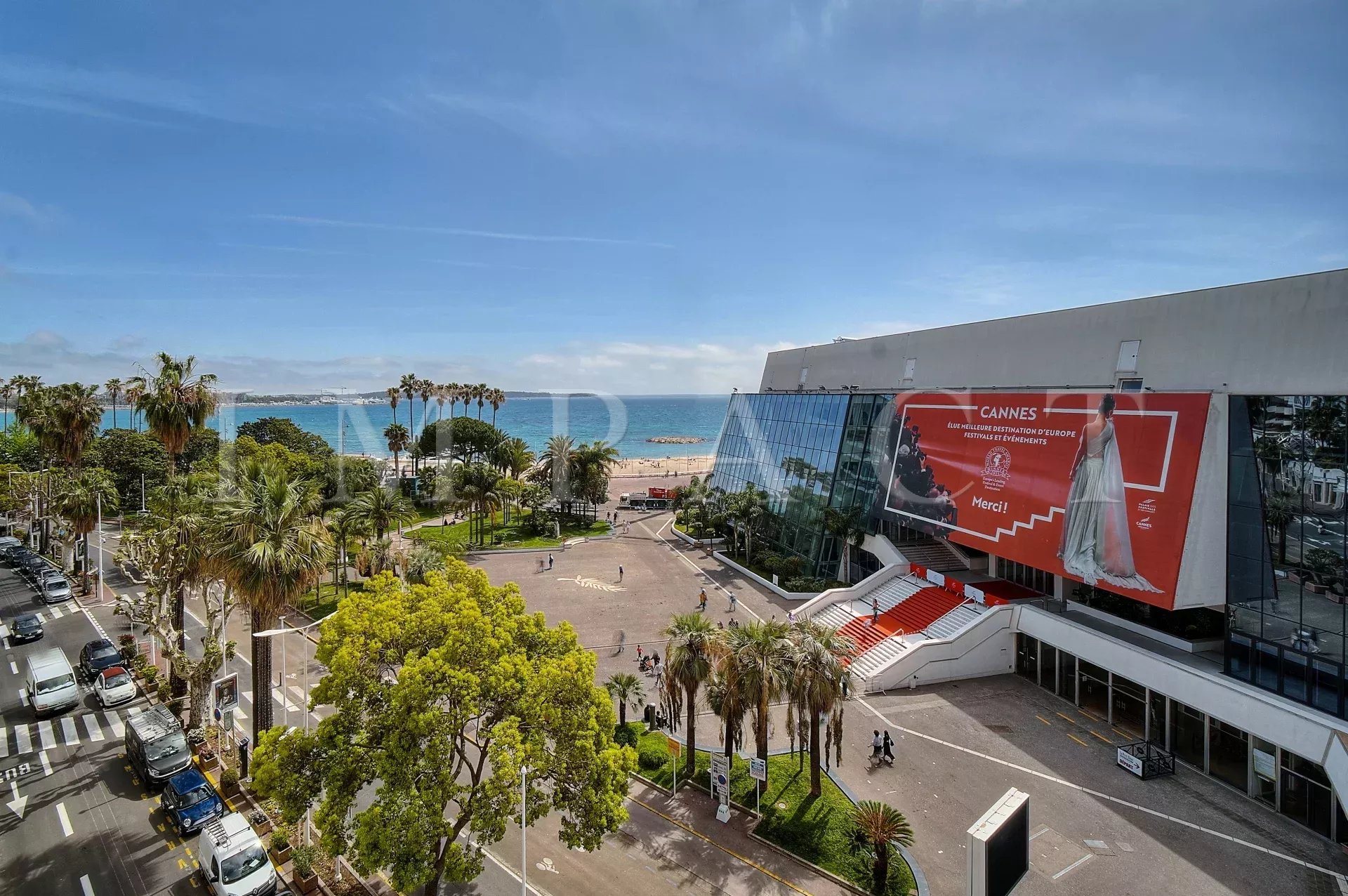 LOCATION SAISONNIÈRE APPARTEMENT CANNES • FIRST CROISETTE