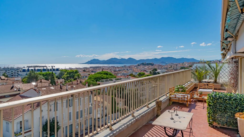 Apartment for sale in Cannes — Beautiful High-End Apartment Scandinavian Style Cannes