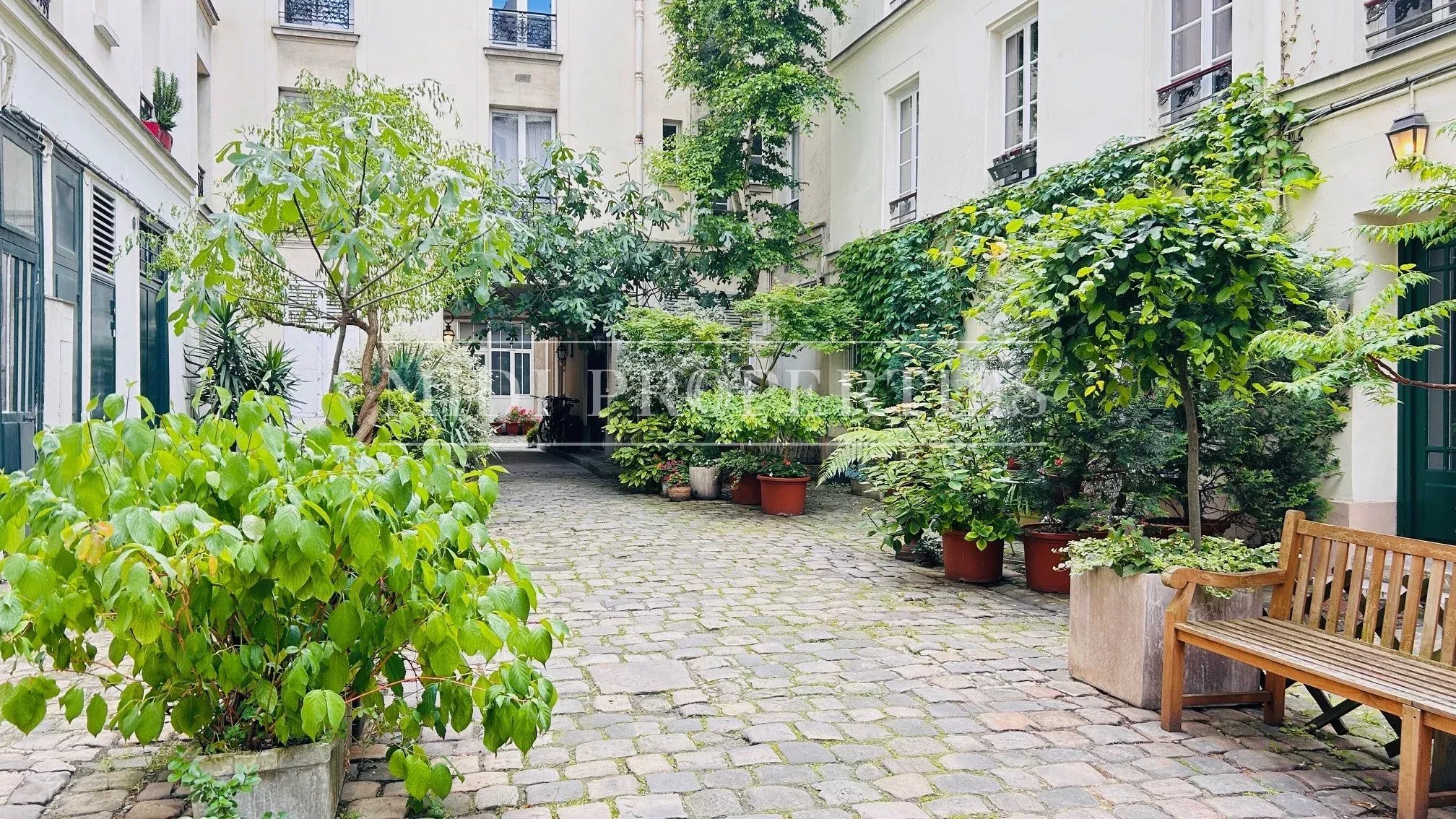 Paris 6ème, Bon Marché, Duplex 85 M².