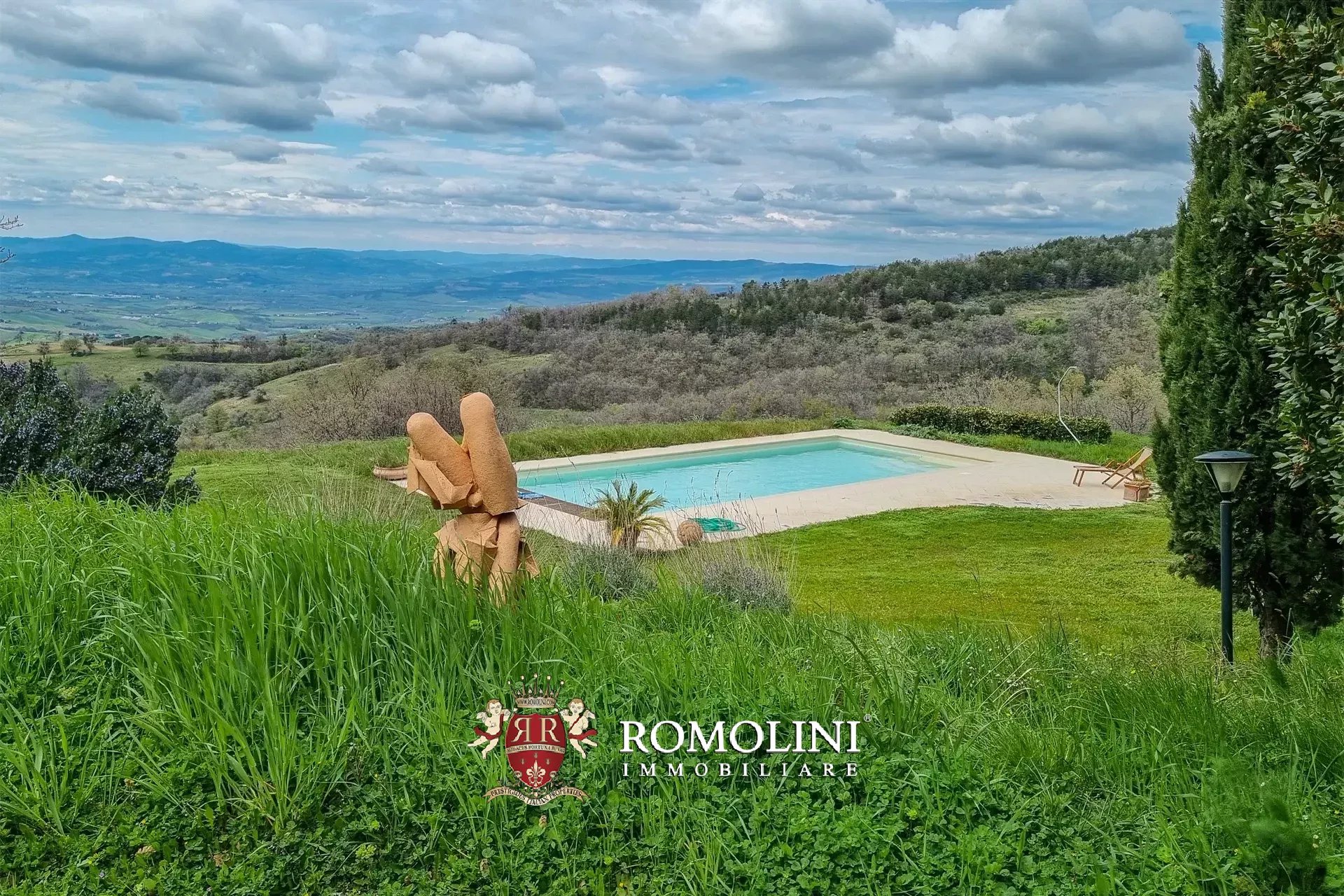 RUSTIC FARMHOUSE WITH POOL FOR SALE IN MOUNT AMIATA, MAREMMA