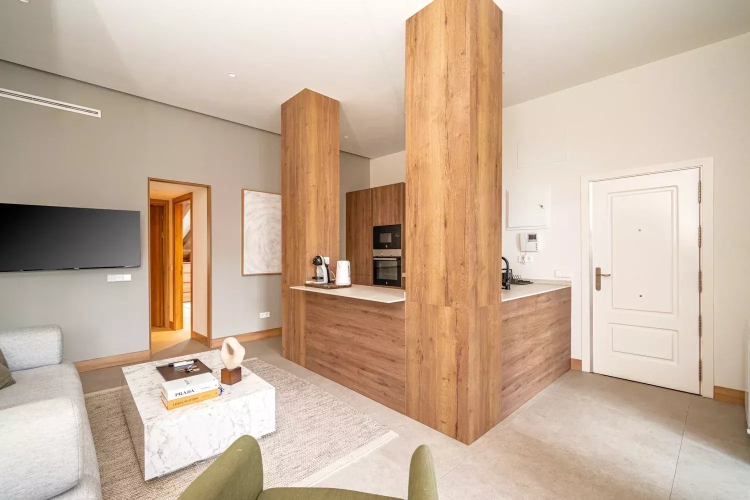 Penthouse with Terrace – Renovated and Furnished – Centro Cortes