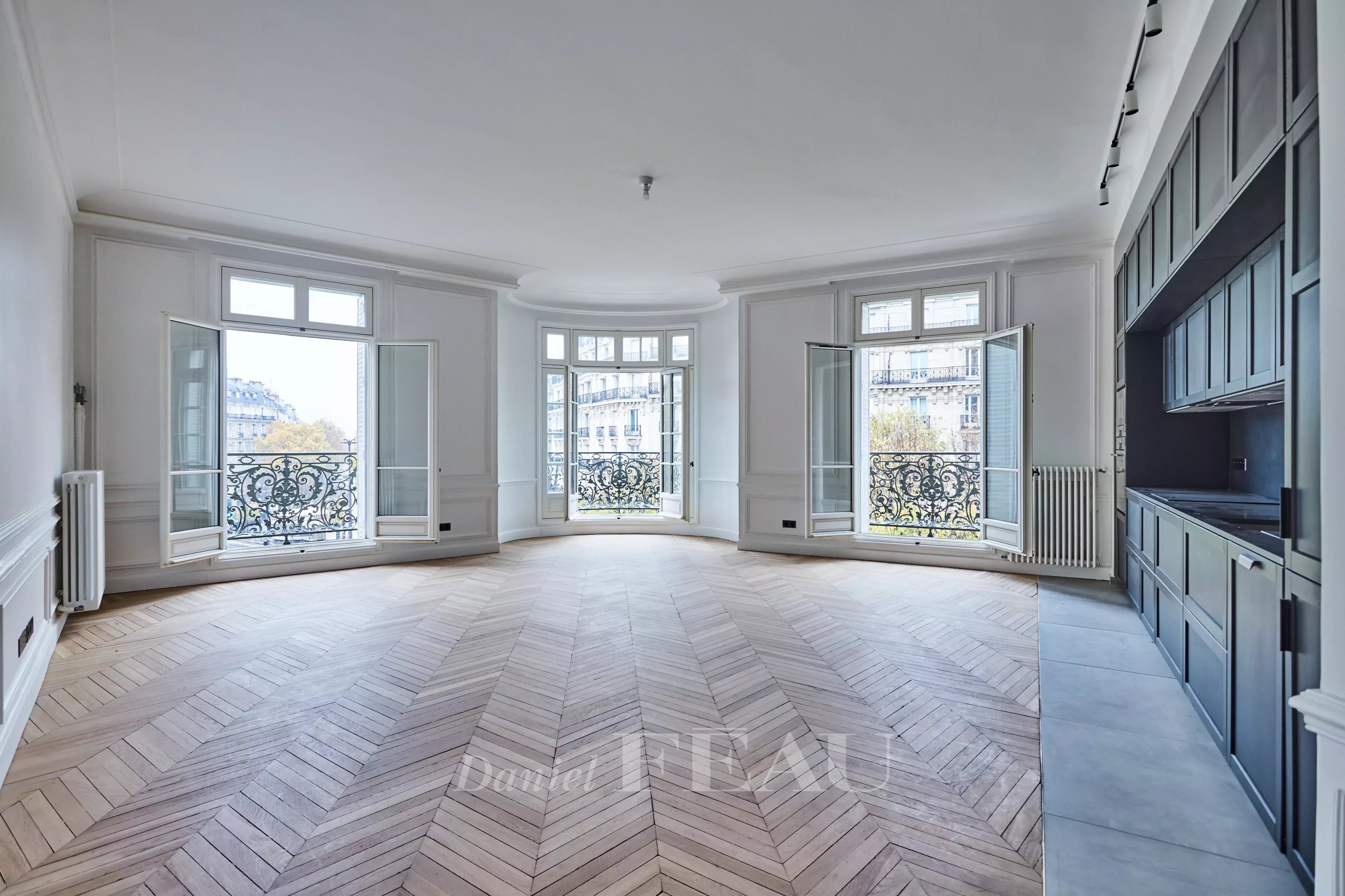 Paris 8th District – A renovated 2-bed apartment