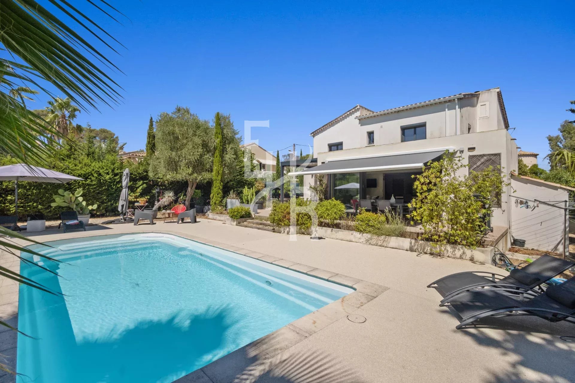 Vente Villa contemporaine 6P  à  400m des plages, Fréjus