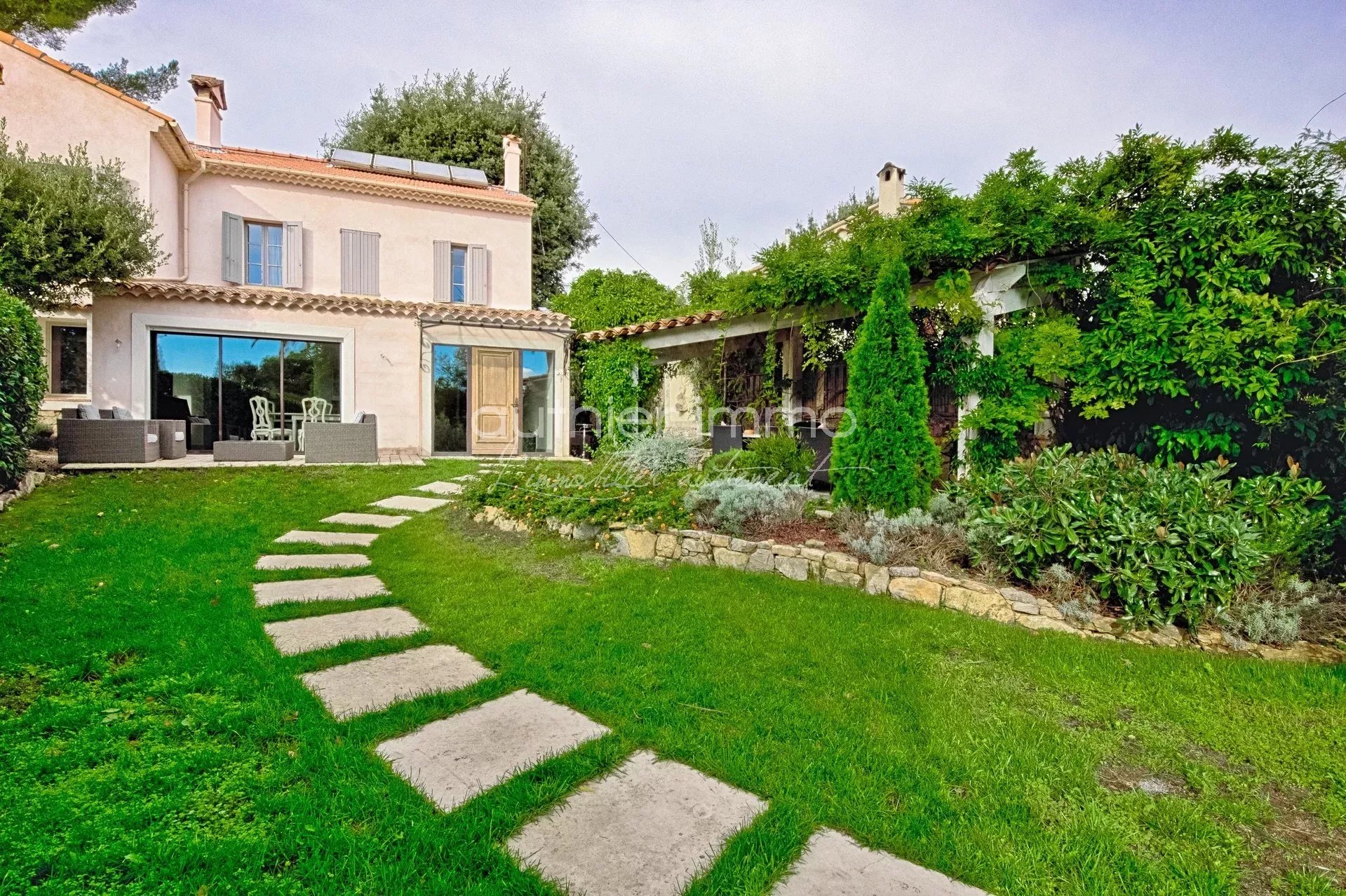Agence immobilière de 