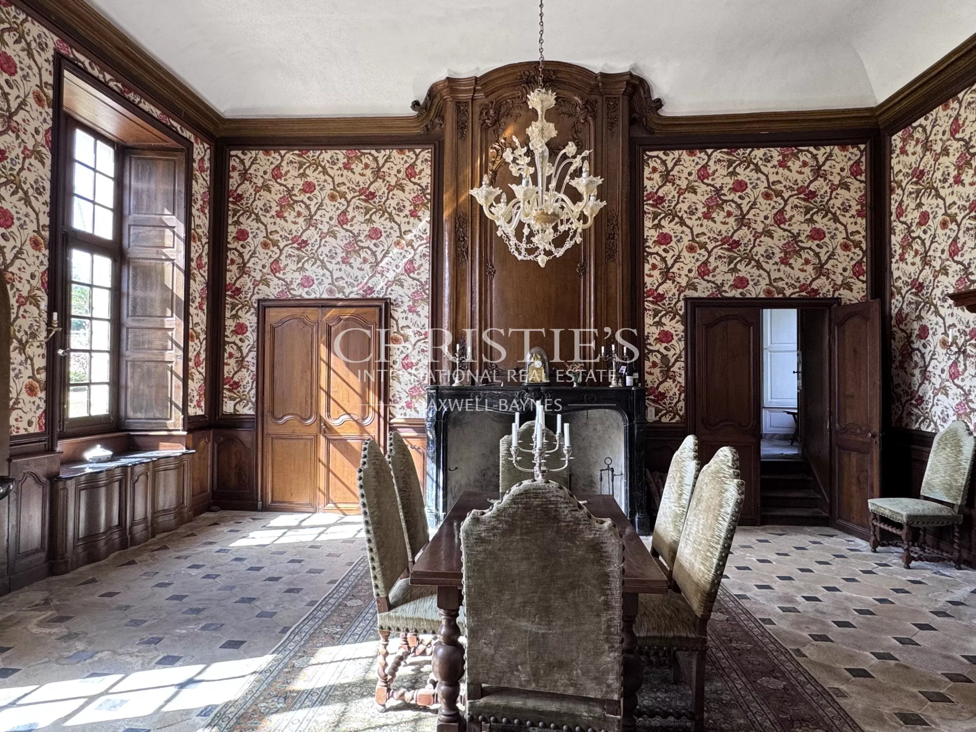9 Bedroom Chateau's Image 7