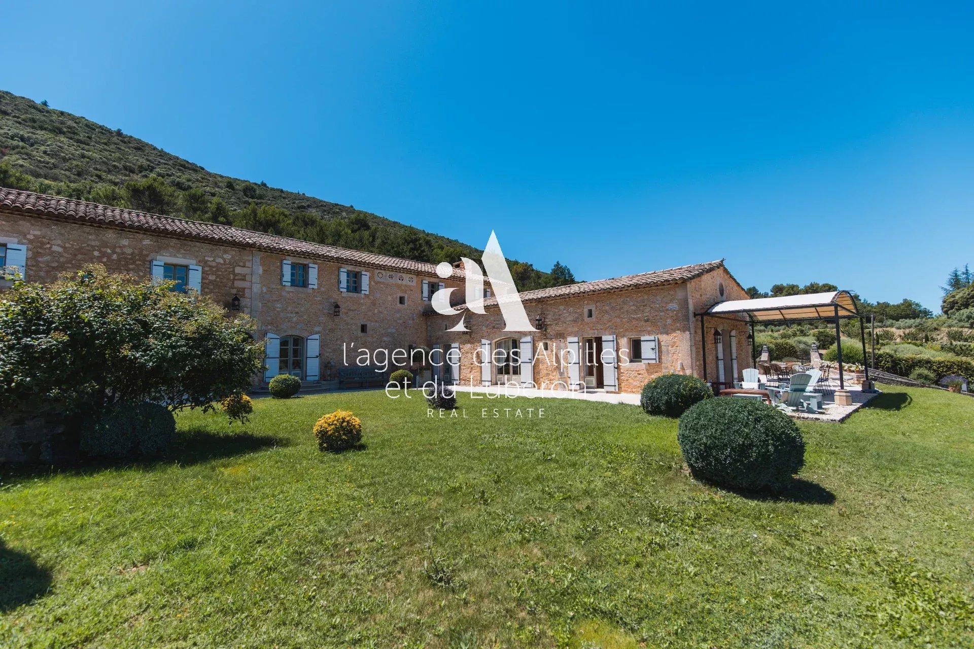 À vendre maison Bonnieux façade