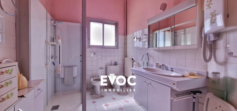 Photo 21 — Maison de maître XIXᵉ à vendre à Montbazin – 185 m², chai, piscine, jardin et dépendances