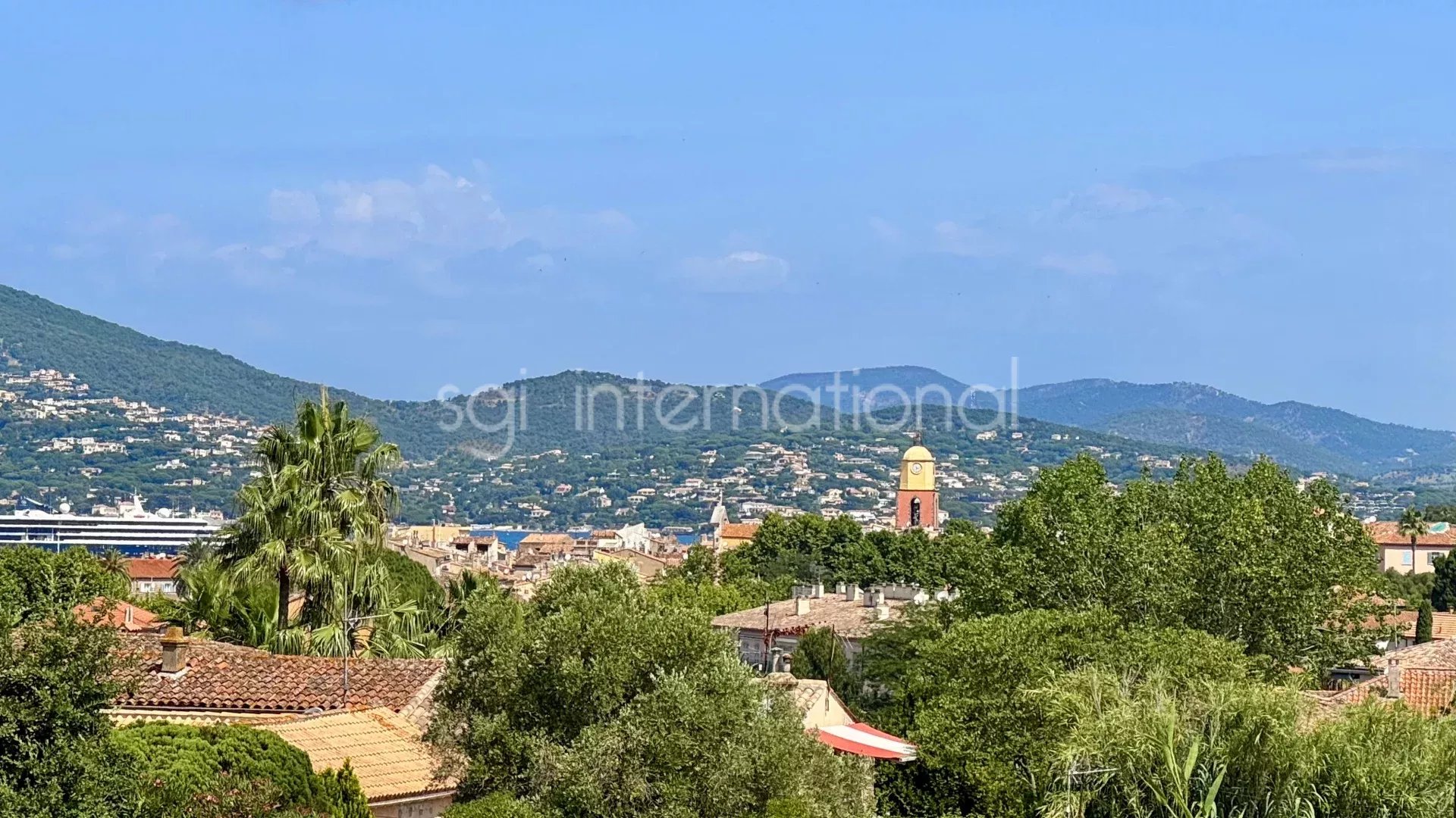 REF 2189: SAINT TROPEZ - MAISON À PIEDS DU CENTRE - VUE SUR LE GOLFE