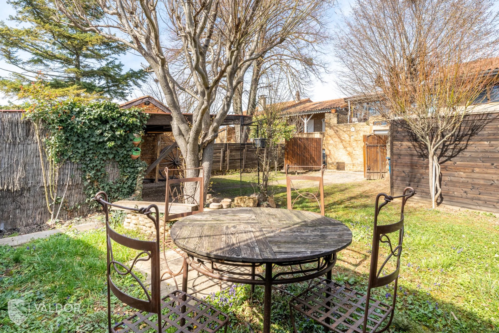 Maison typique de hameau en pierres