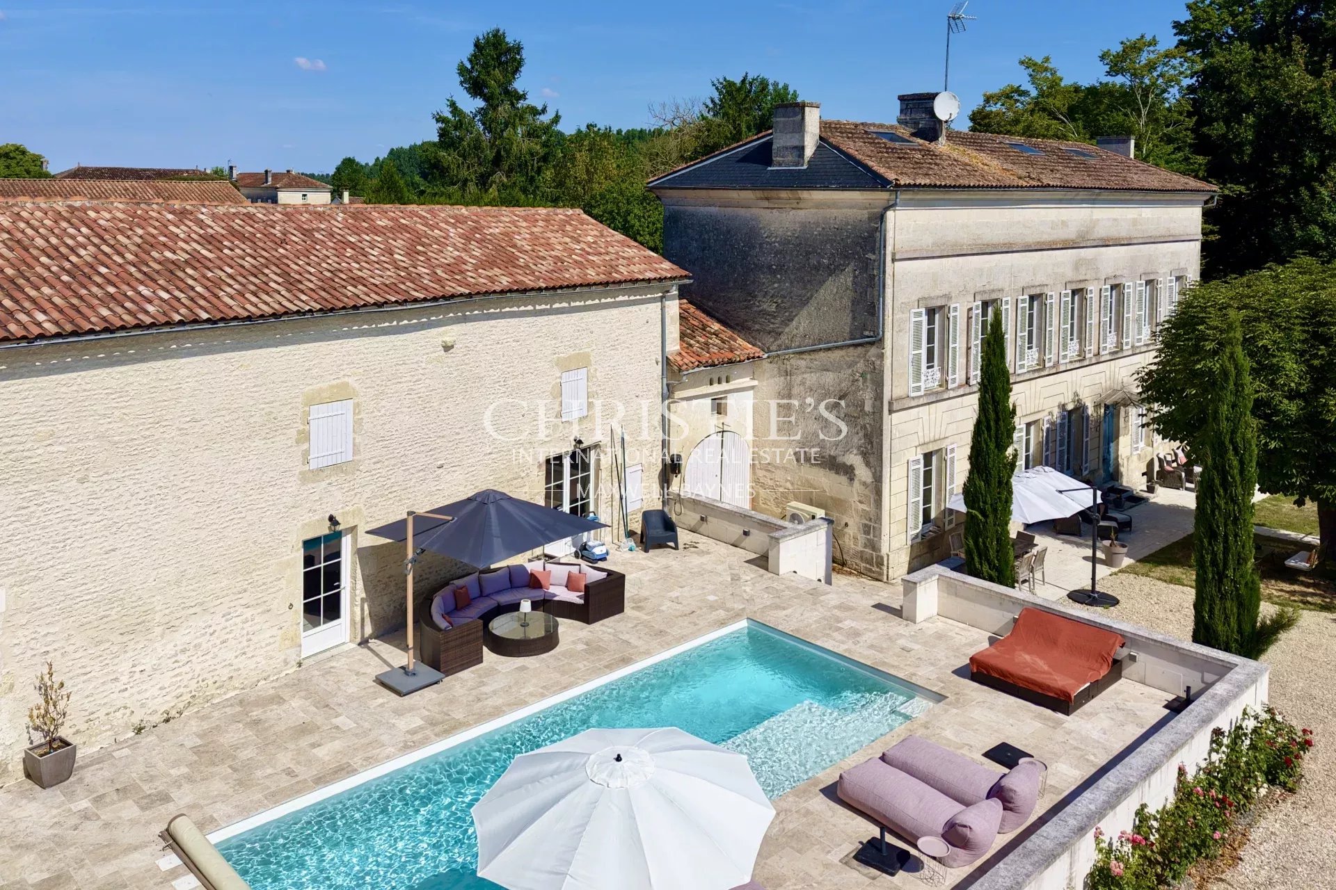 7 Bedroom Villa/Townhouse's Image 3