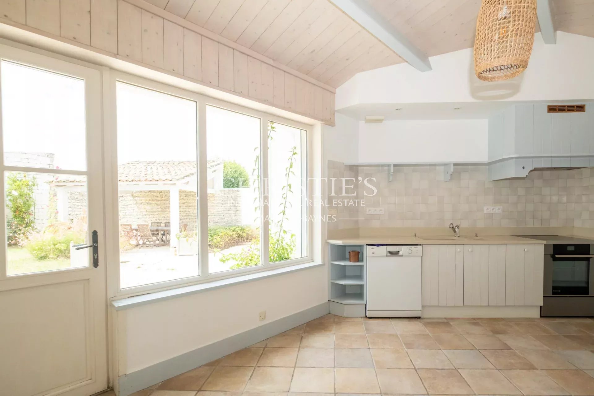 6 Bedroom Villa/Townhouse's Image 6