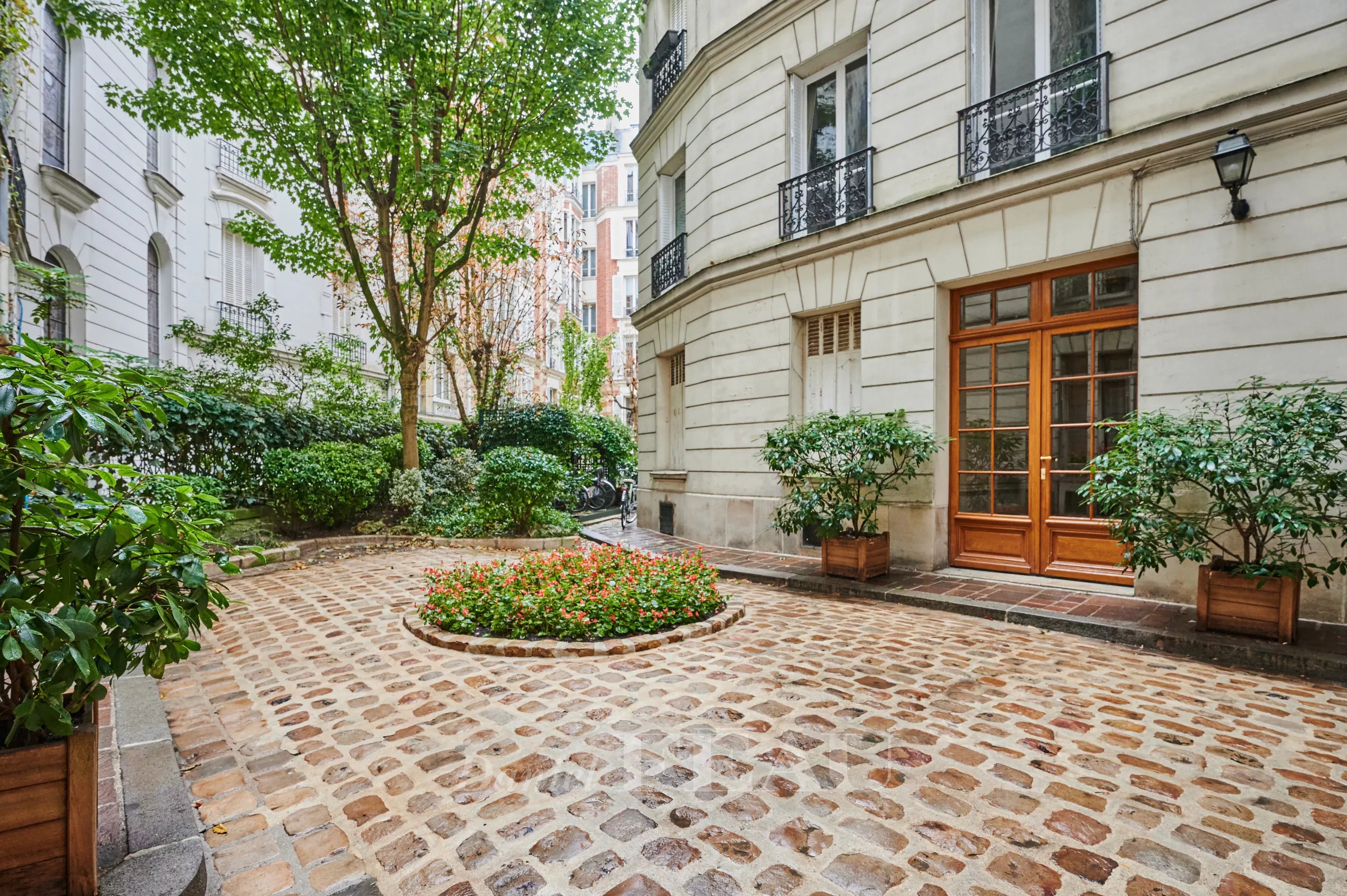 Sale Apartment Paris 16th