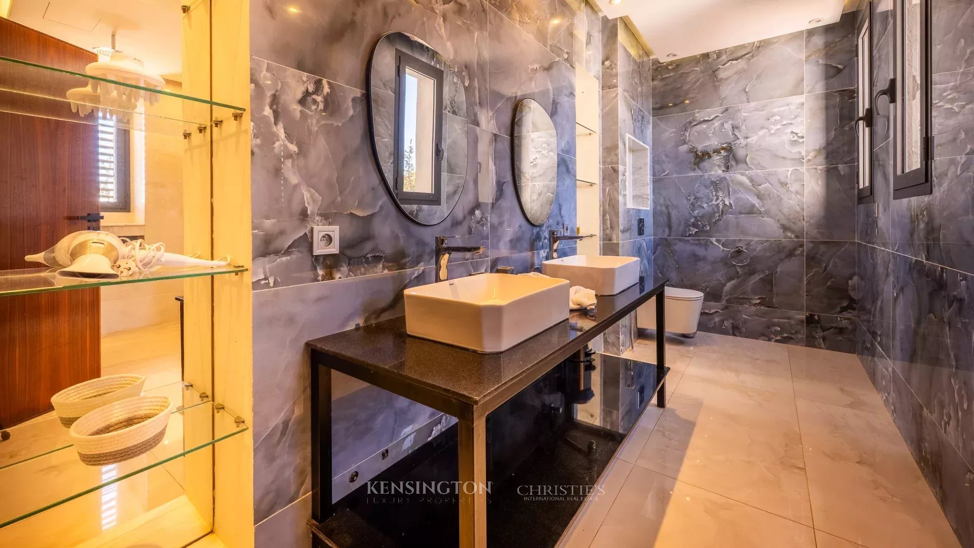 4 Bedroom Villa/Townhouse's Image 32