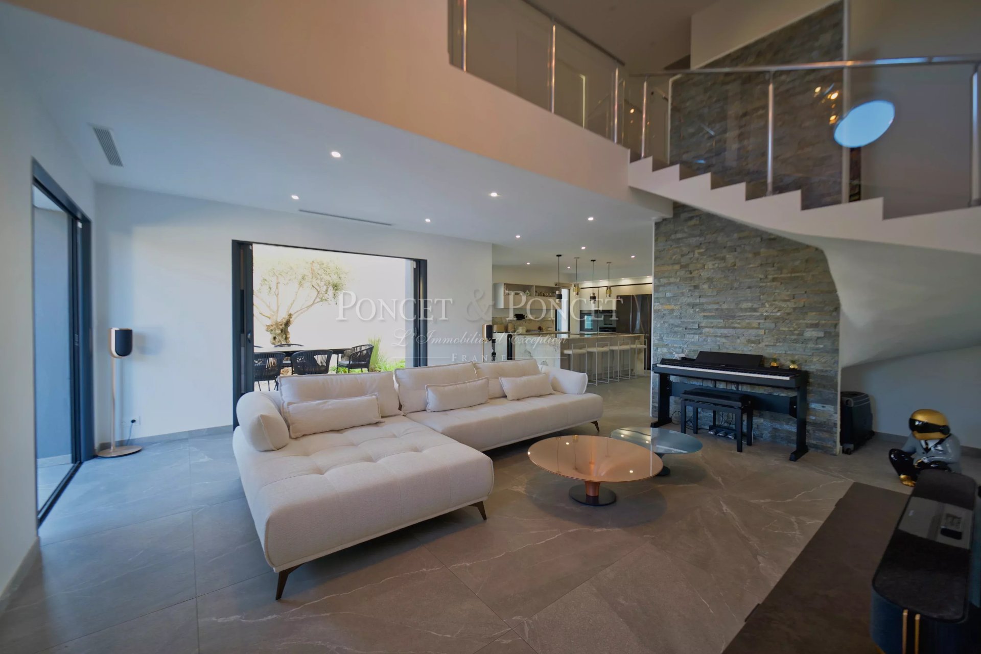 5 Bedroom Villa/Townhouse's Image 15