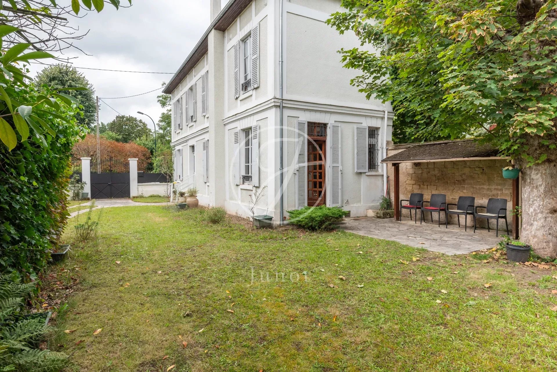 Le Vésinet sud - Maison à vendre - 8 pièces - 150m² - Terrain de 430m².