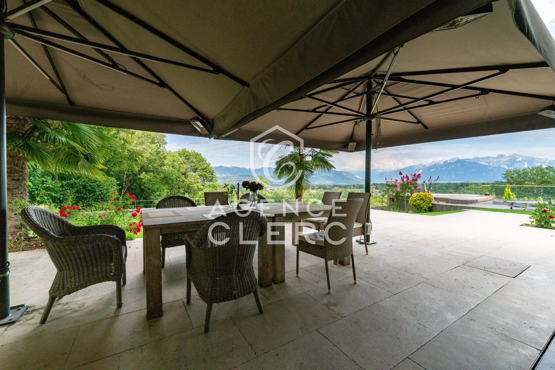 8 Bedroom Villa/Townhouse's Image 14