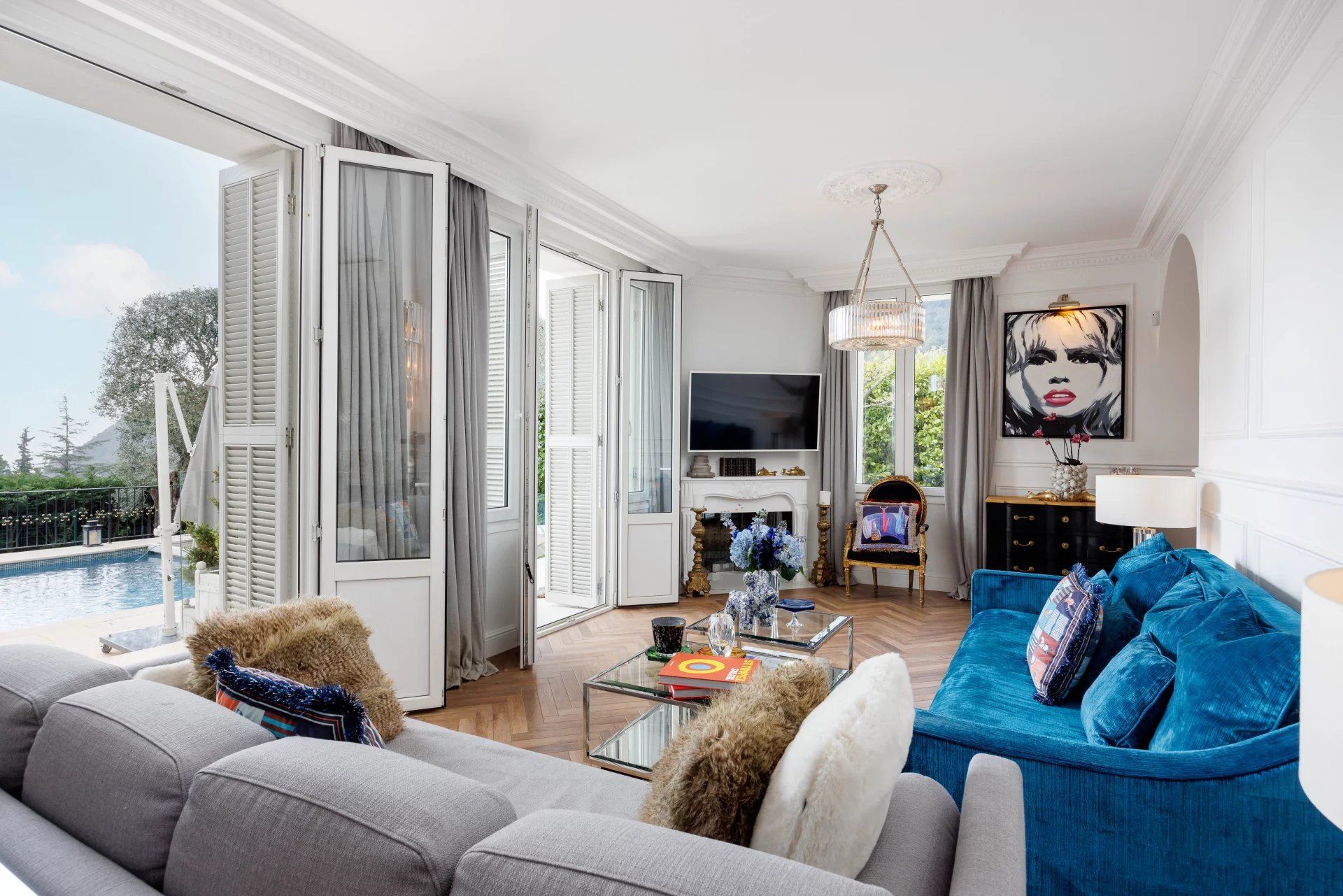 Tastefully renovated villa with guest house and open views