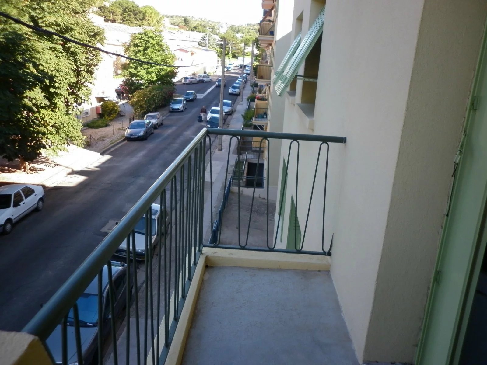 location appartement T5 avec  grand balcon et cave à la rési