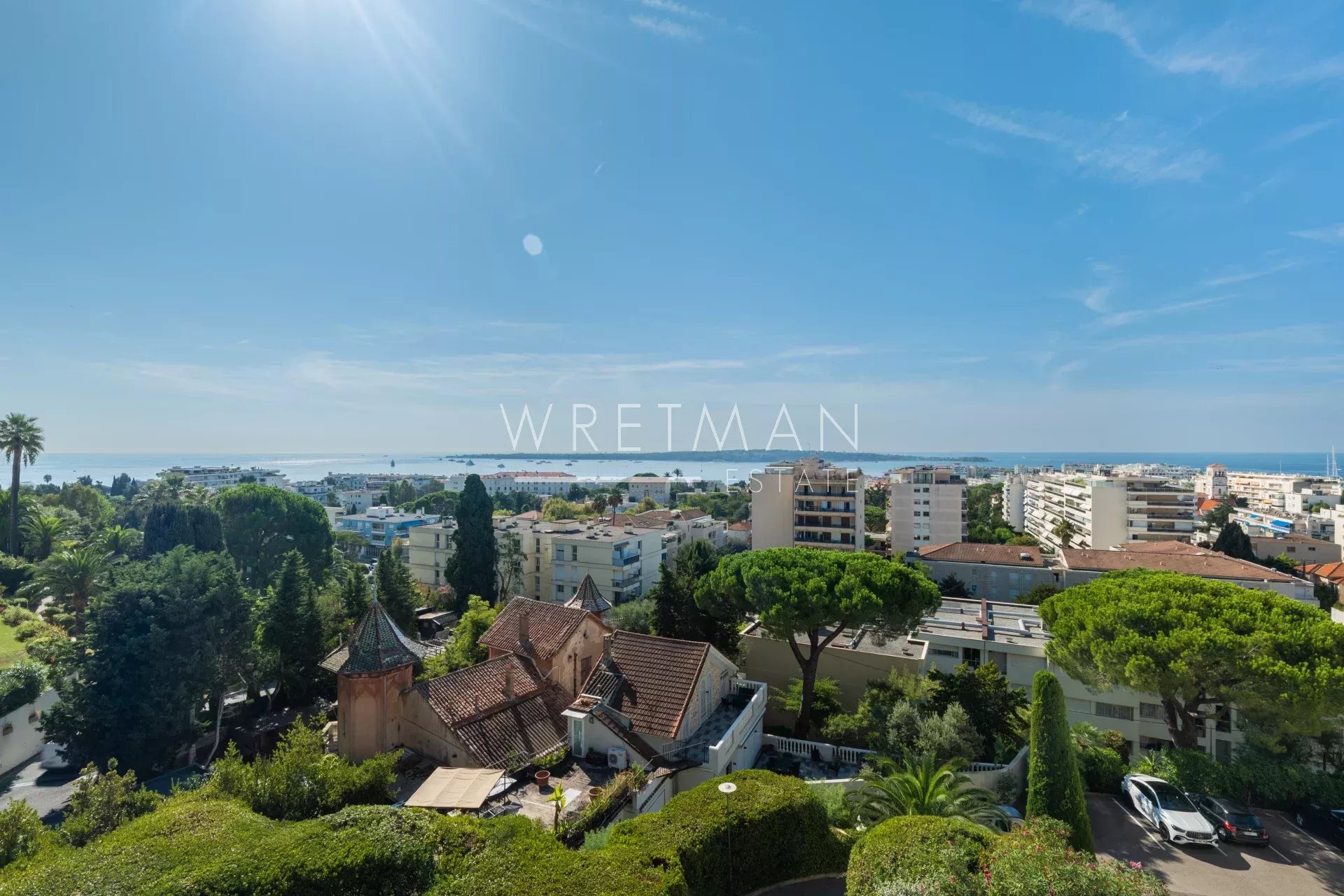 Appartement d’exception en dernier étage avec vue mer – Cannes Californie
