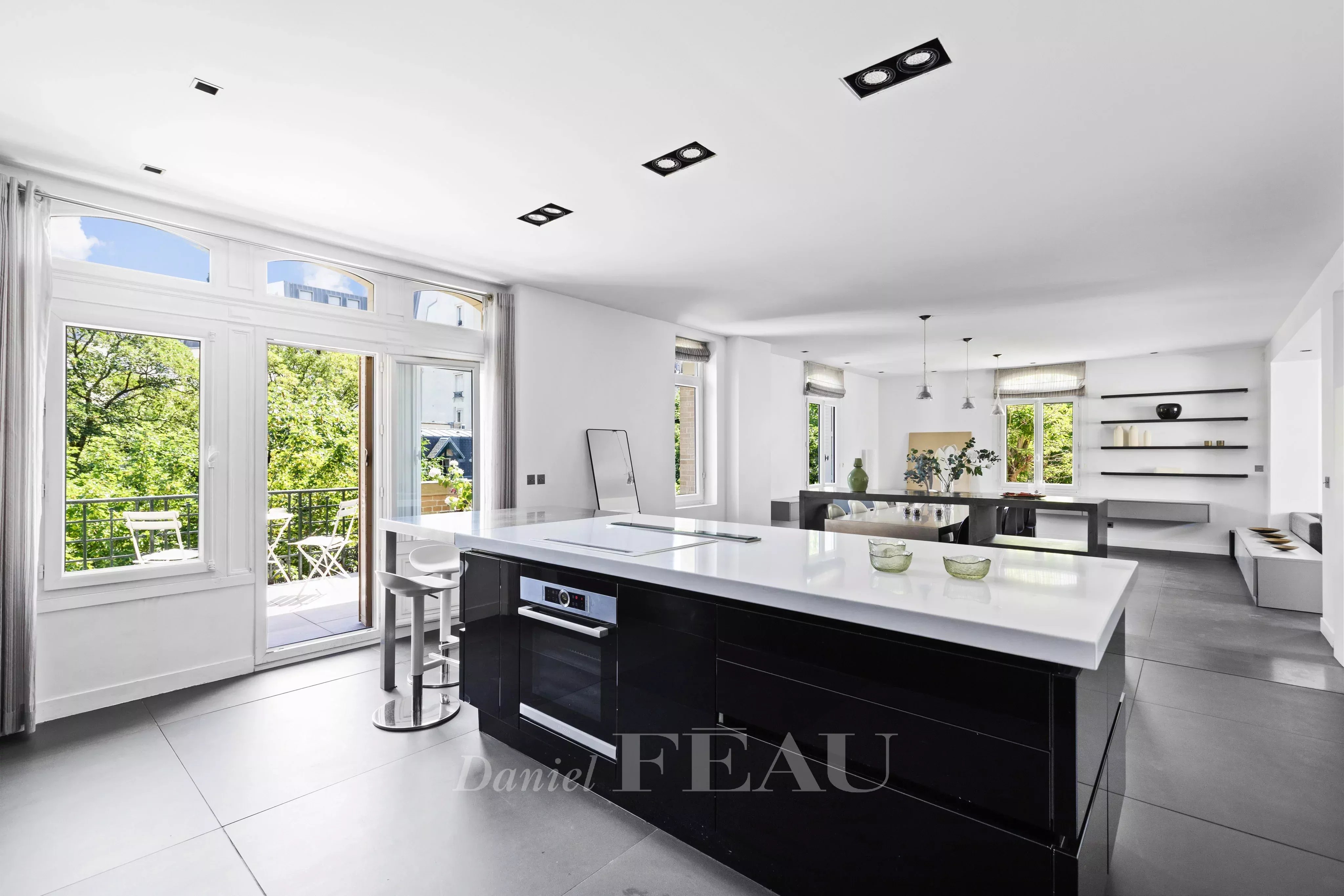 Sale Apartment Paris 17th
