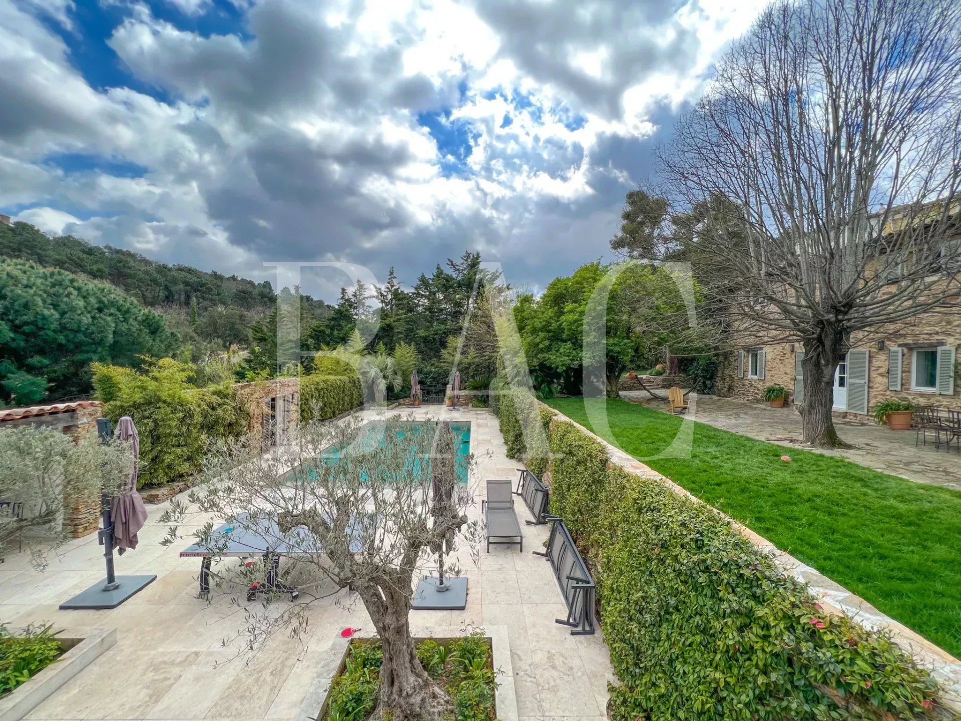 La Garde-Freinet, Magnifique Bergerie rénovée au pied du village.