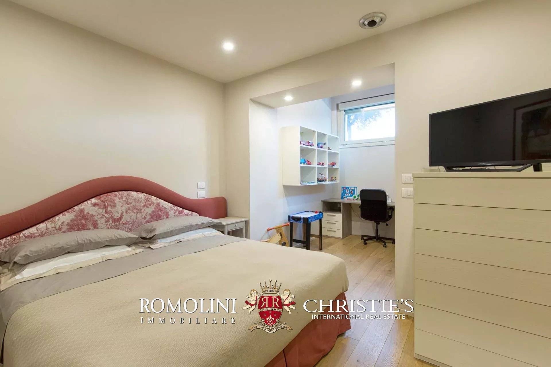 7 Bedroom Villa/Townhouse's Image 55