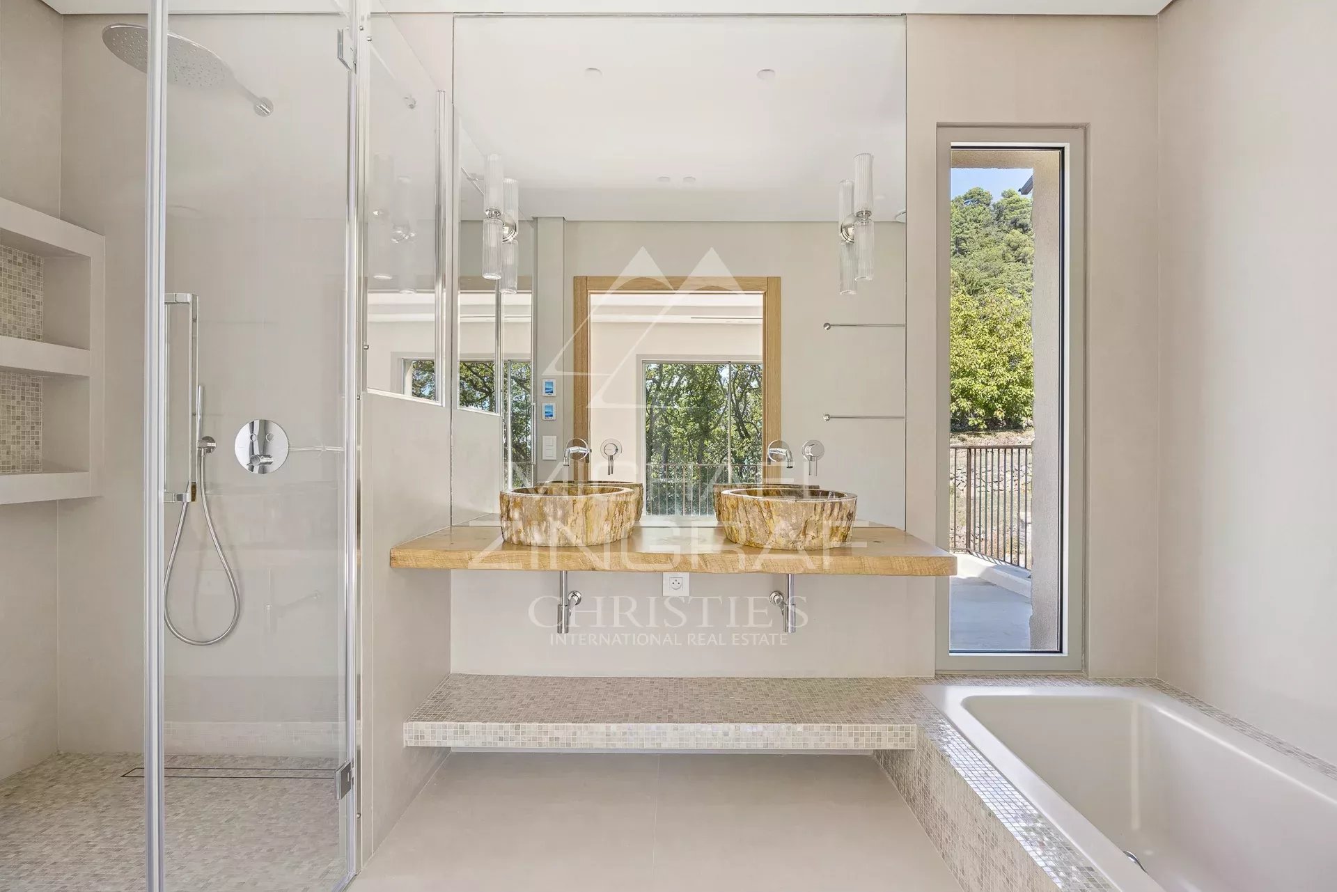 4 Bedroom Villa/Townhouse's Image 7