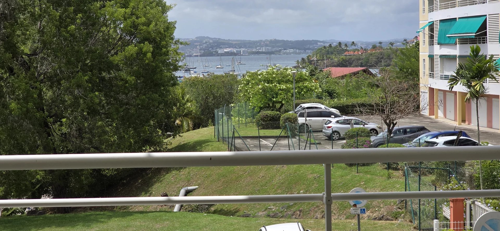 3. ILETS. ANE MITAN T2 meublé avec vue mer et parking