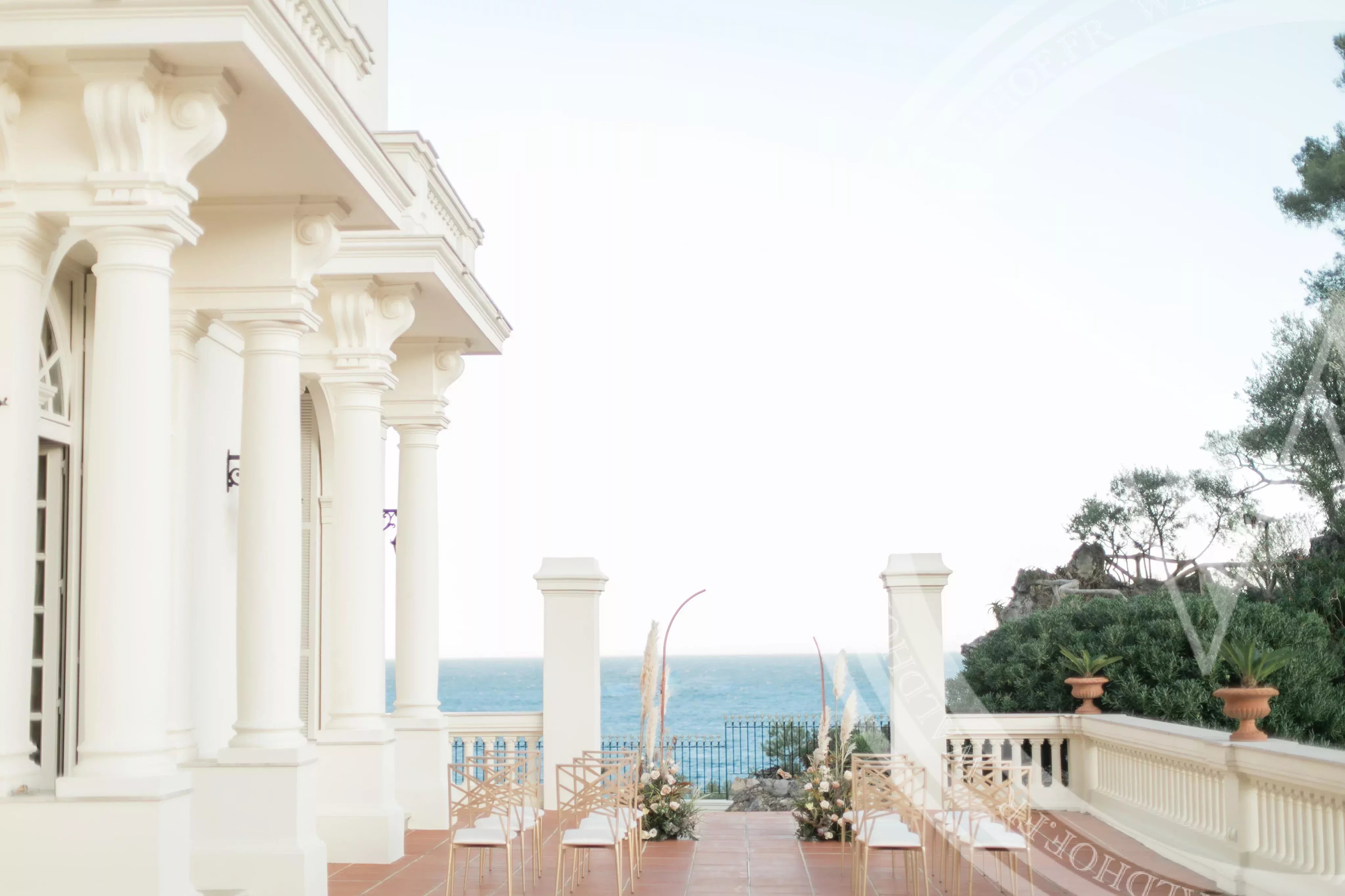 Prestigiosa villa sull'acqua con vista panoramica sul mare vicino a Monaco