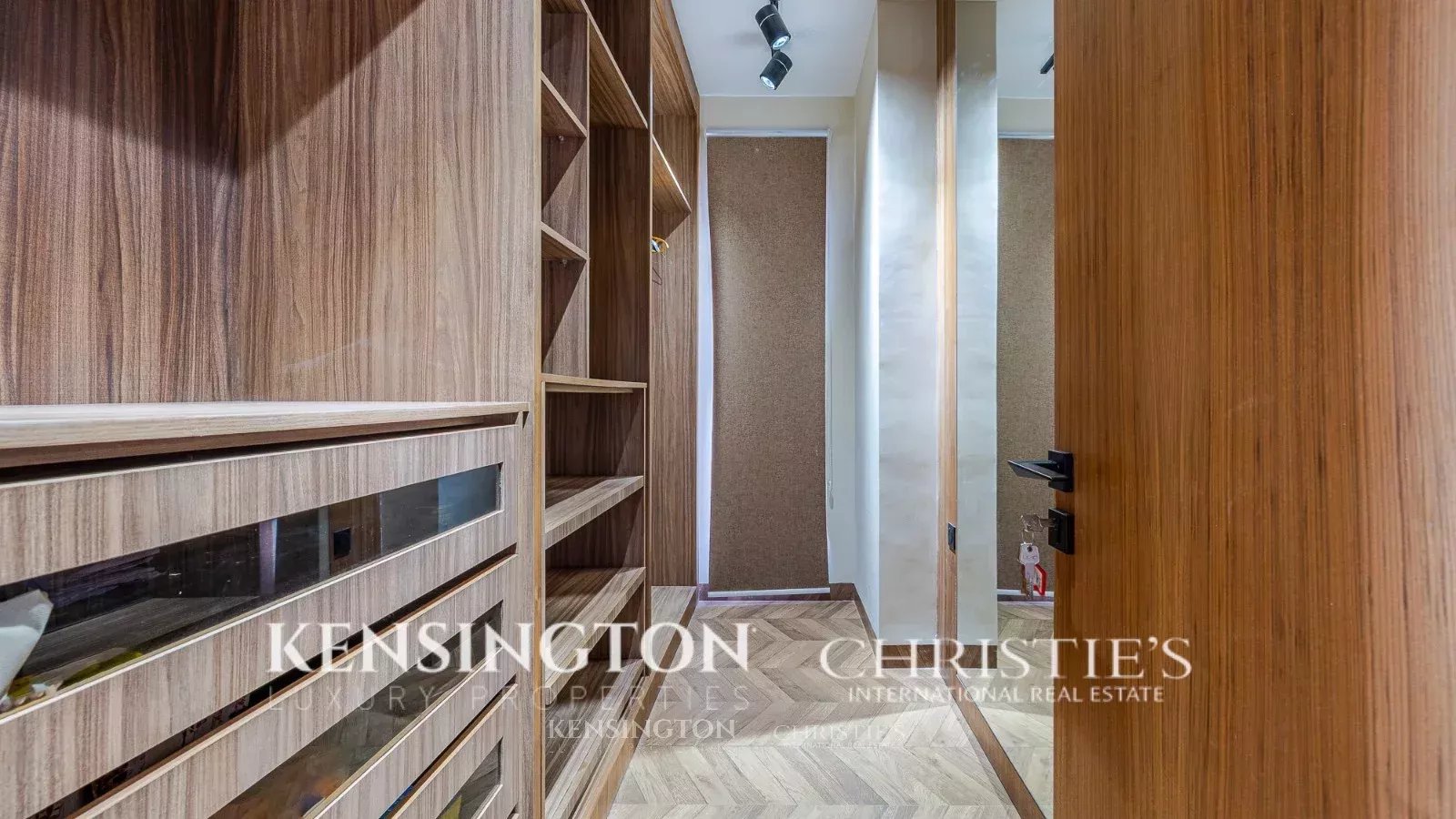 4 Bedroom Villa/Townhouse's Image 11