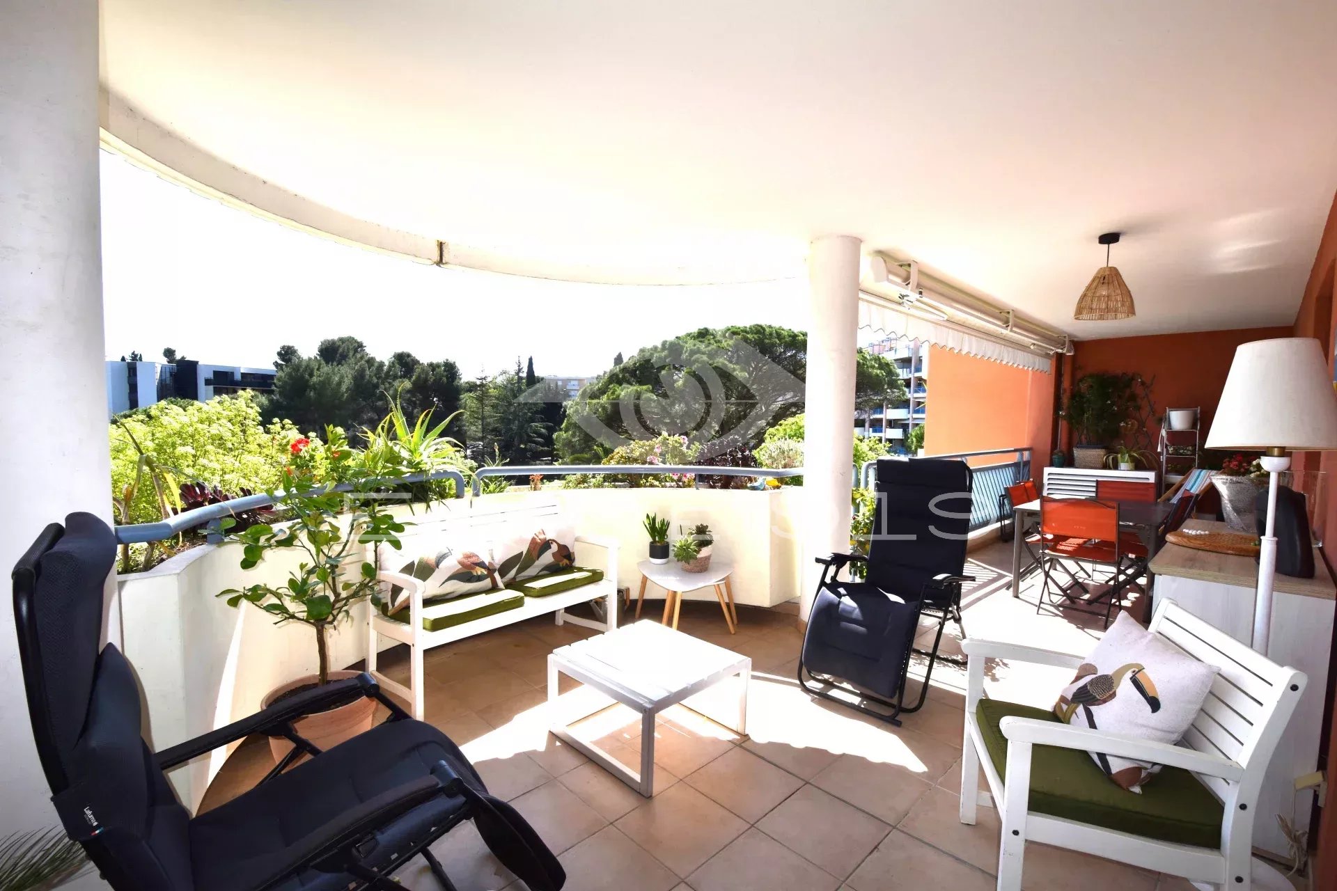 3/4 PIECES 95,40 m² DANS DOMAINE PRIVE ET SECURISE