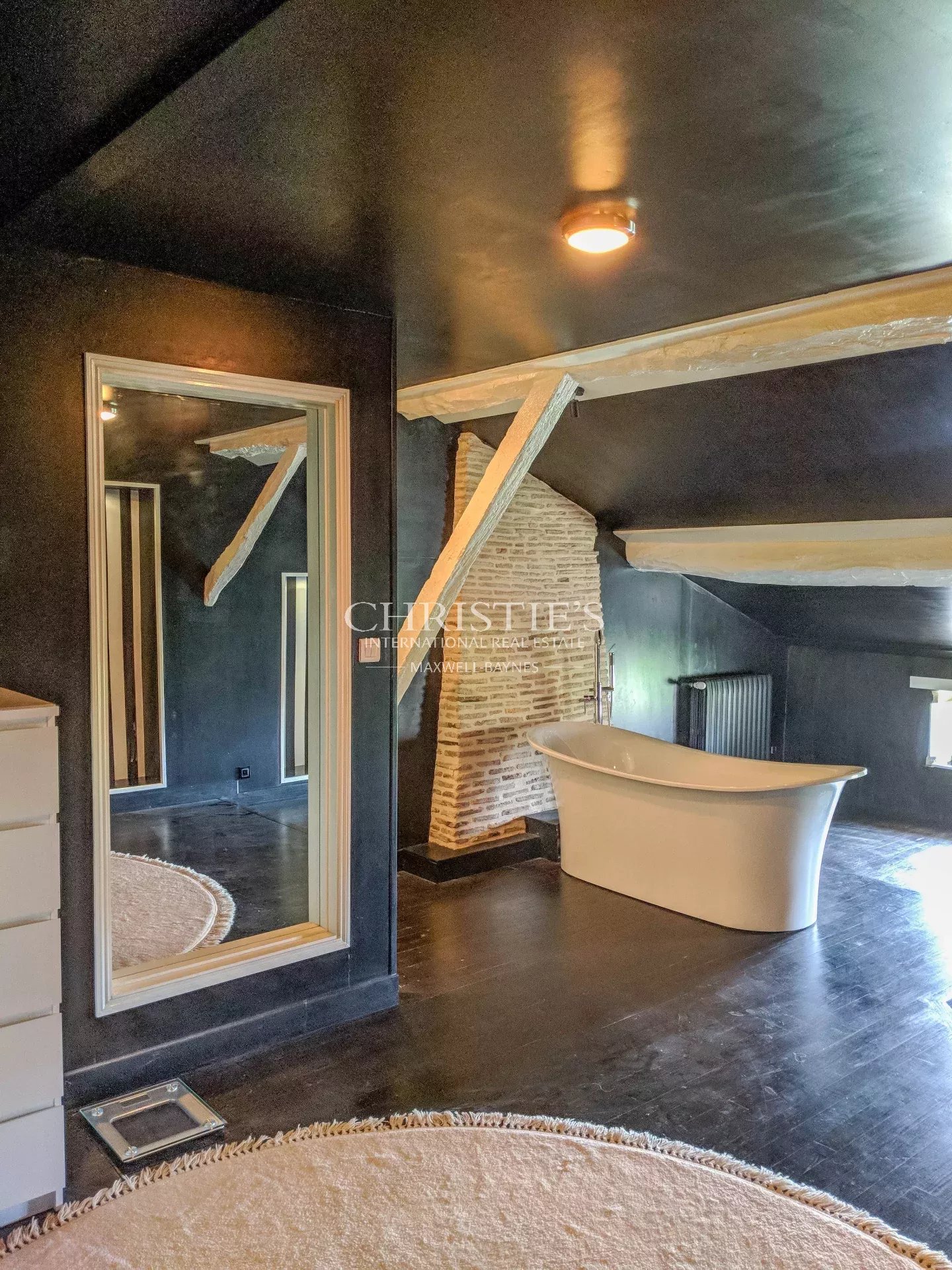 6 Bedroom Villa/Townhouse's Image 14