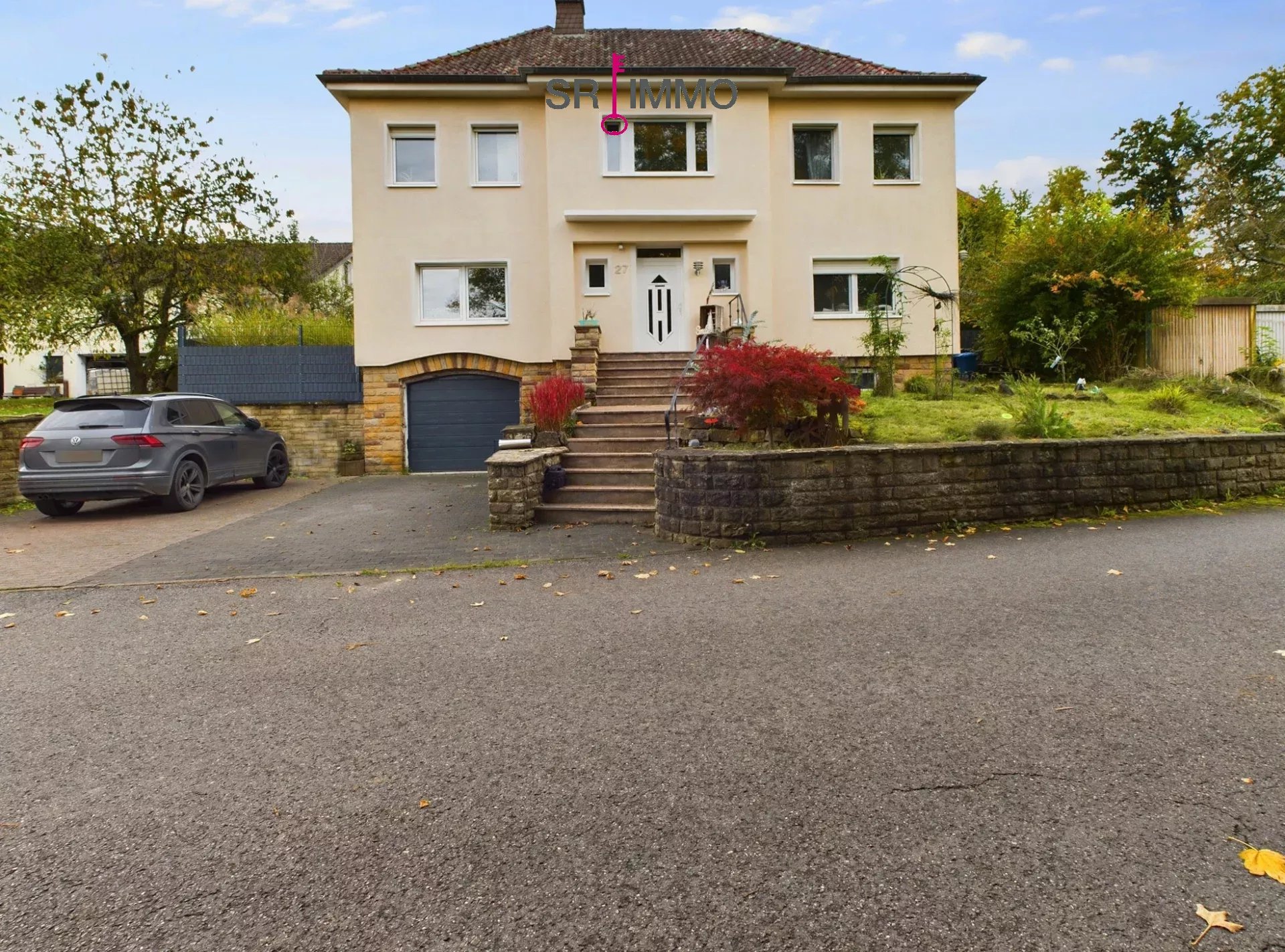 Stattliches Haus mit schönem großem Garten in ruhiger Nebenstraße