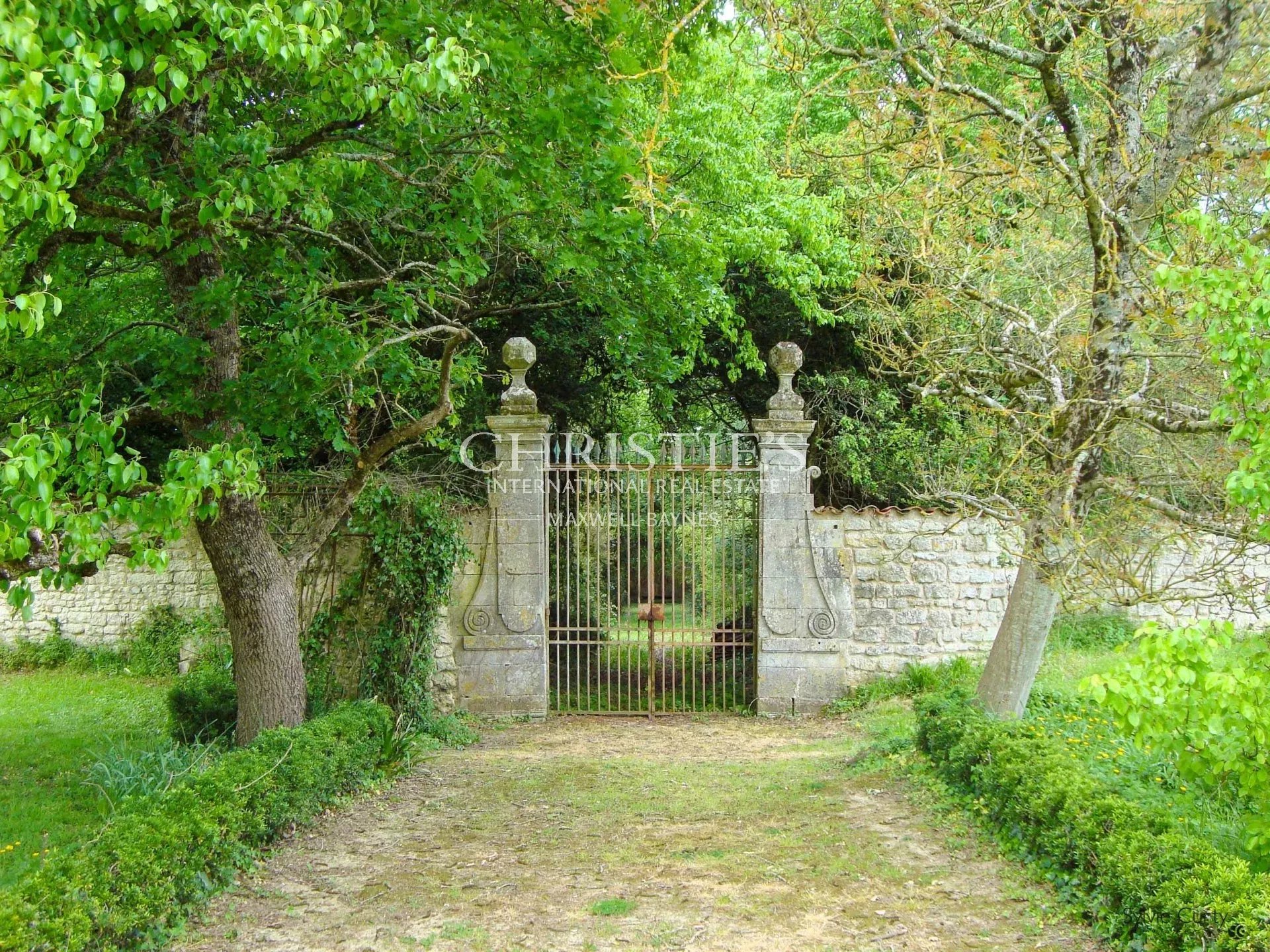 10 Bedroom Chateau's Image 5