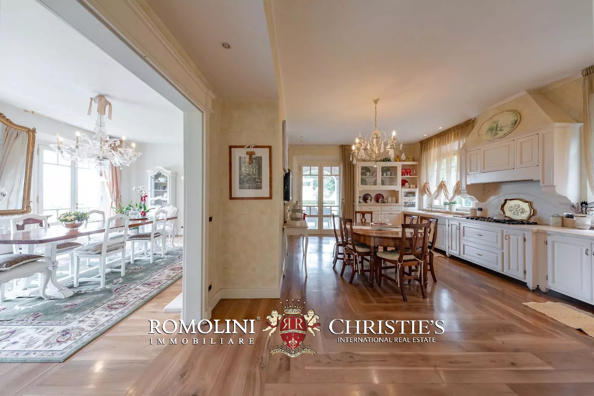10 Bedroom Villa/Townhouse's Image 24