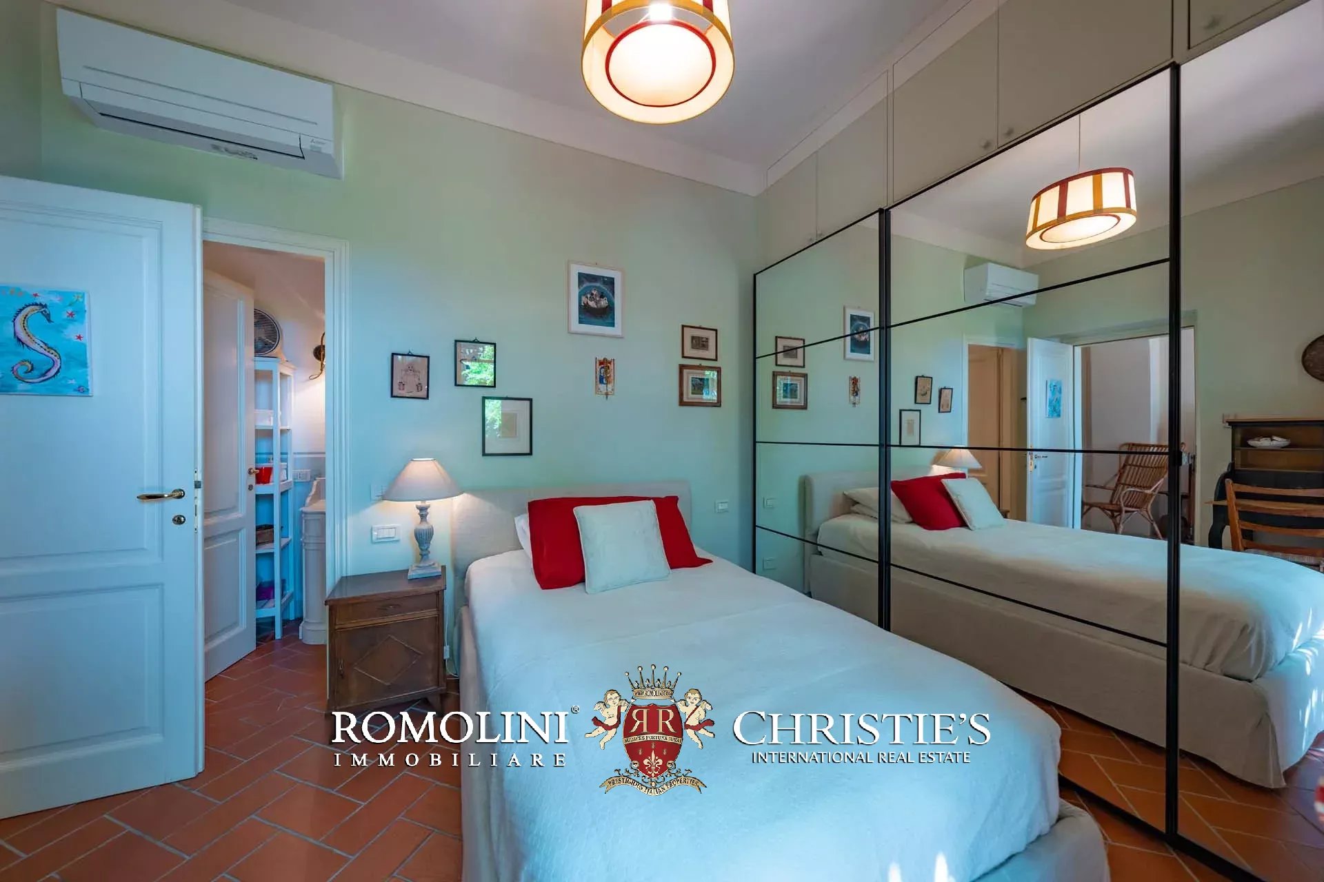 11 Bedroom Villa/Townhouse's Image 85