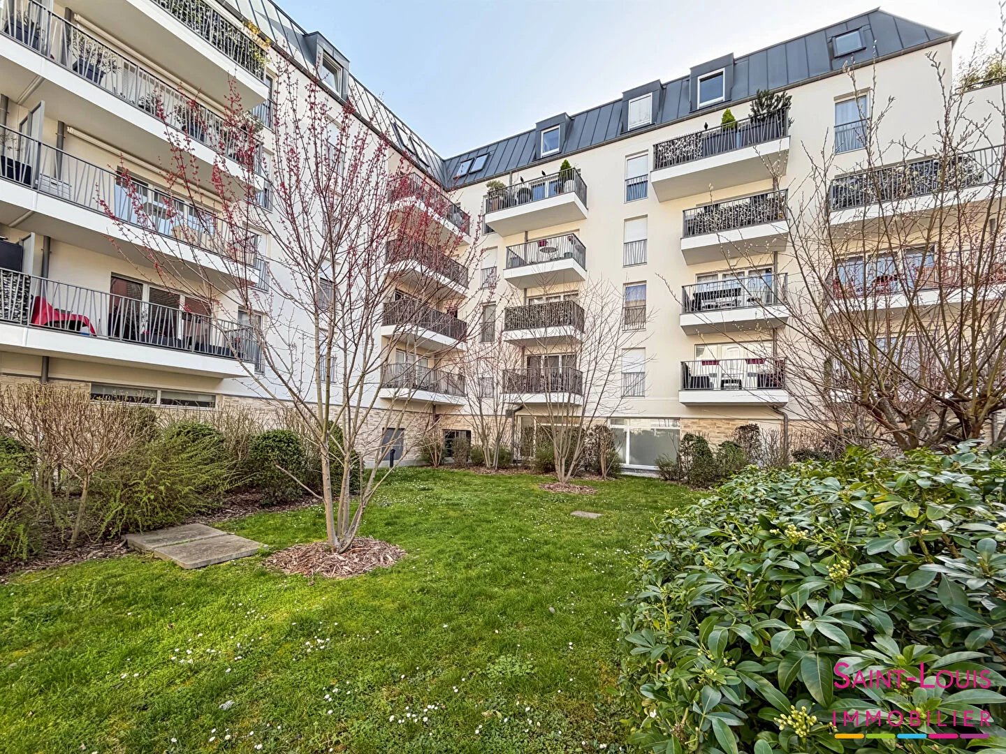 POISSY CENTRE VILLE Beau 4 Pièces en duplex proche RER avec pkg