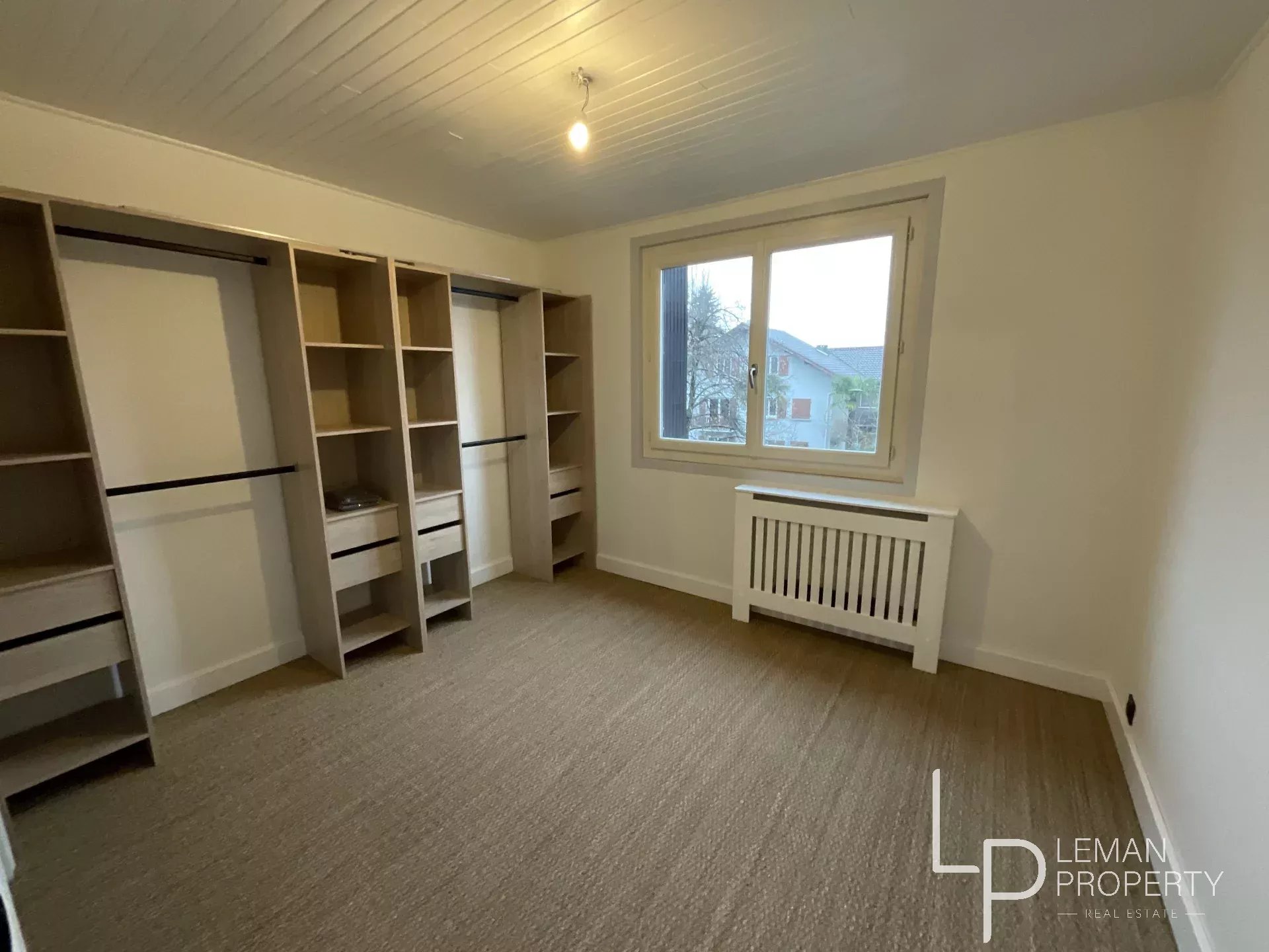 L'agence Leman property vous propose un  à la vente