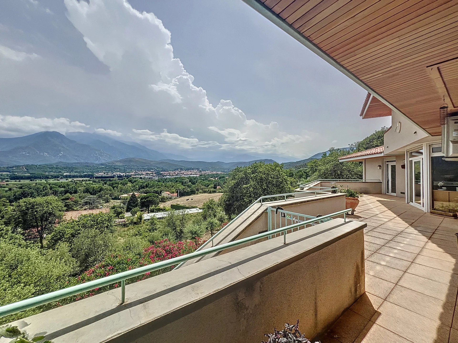 ARCHITECT-DESIGNED VILLA WITH POOL, MATURE GARDEN, VIEWS, PRADES AREA