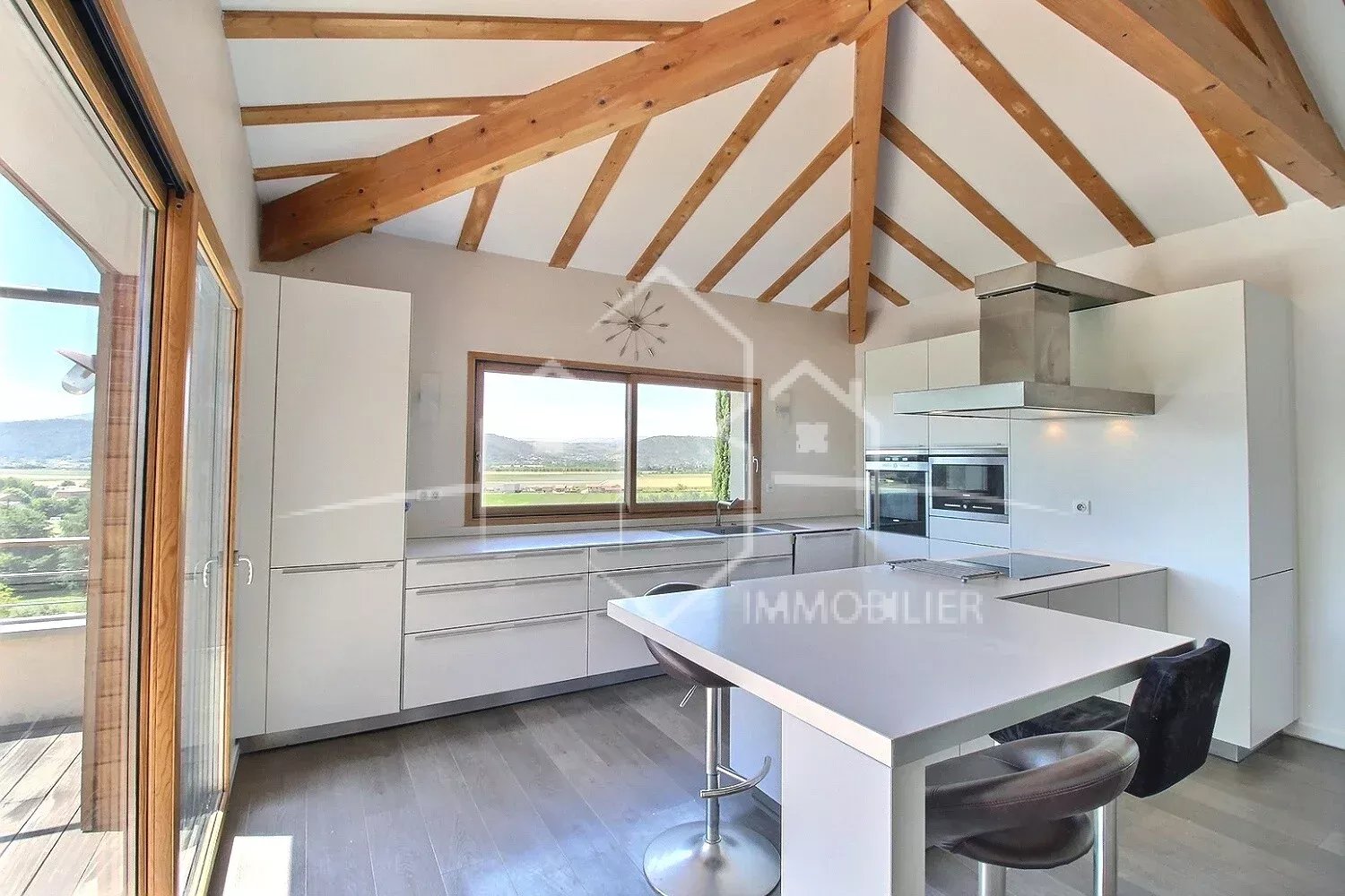 Belle maison 177 m² avec vue dégagée sur l’Ardèche – 5 chambres, piscine et grand terrain