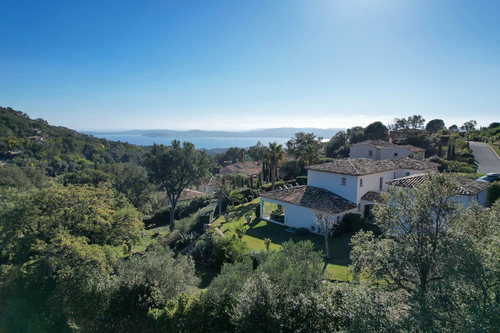 Stunning Provence style sea view villa in calm area private domaine