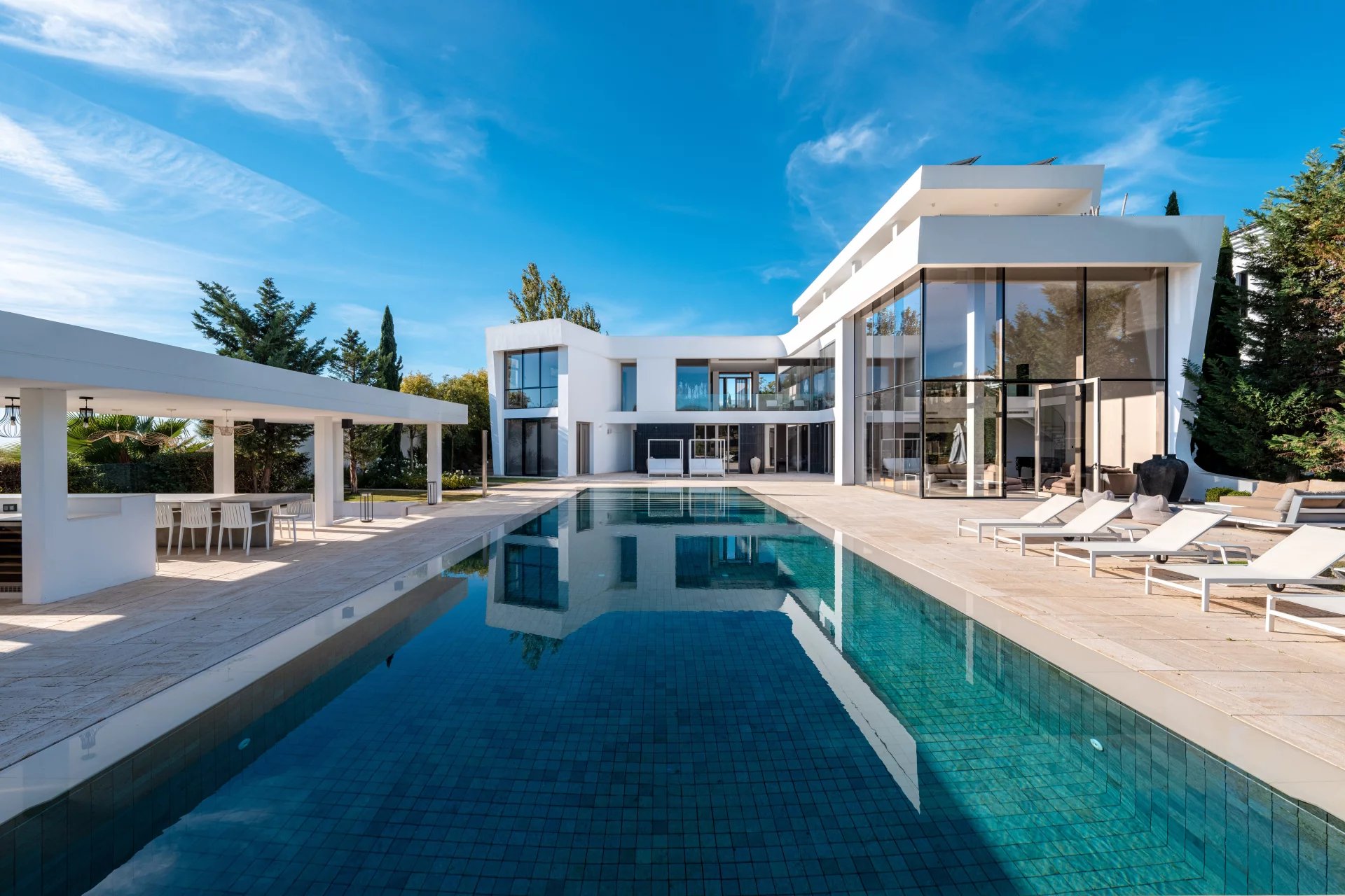 VILLA DE LUXE CONTEMPORAINE EN PREMIÈRE LIGNE DE GOLF AVEC UN PANORAMIQUE IMPRENABLE, LOS FLAMINGOS, BENAHAVIS