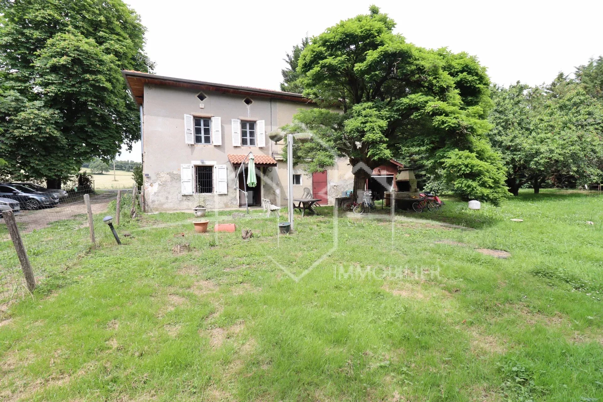 MAISON AVEC DEPENDANCE ET TERRAIN
